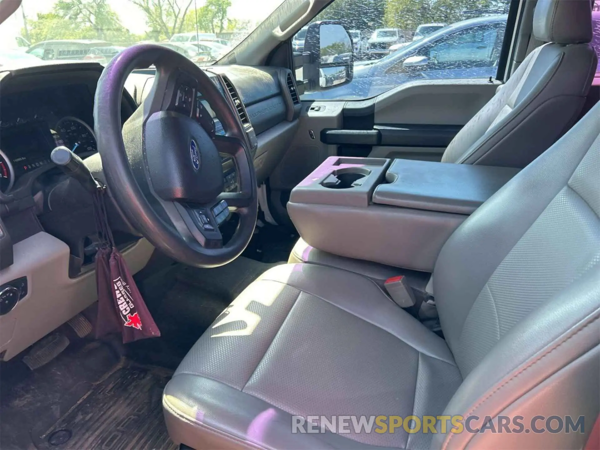 2 fotografías del automóvil dañado 1FT7X2A61KEE68611 FORD F250 2019