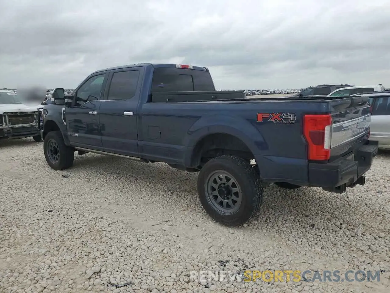 2 fotografías del automóvil dañado 1FT8W3BT0KEE81870 FORD F350 2019