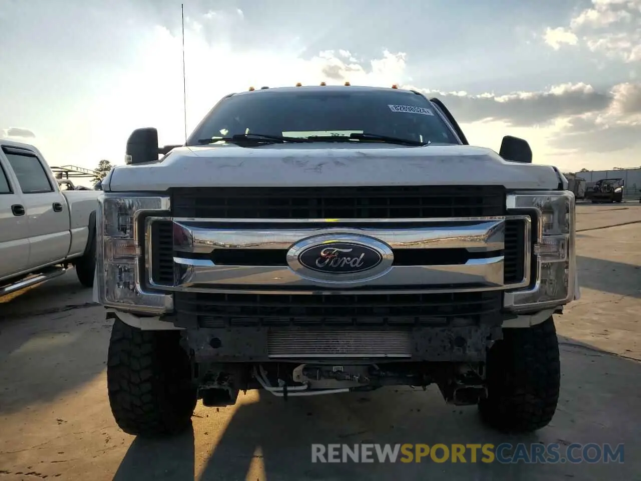 5 fotografías del automóvil dañado 1FT8W3DT1KED75263 FORD F350 2019