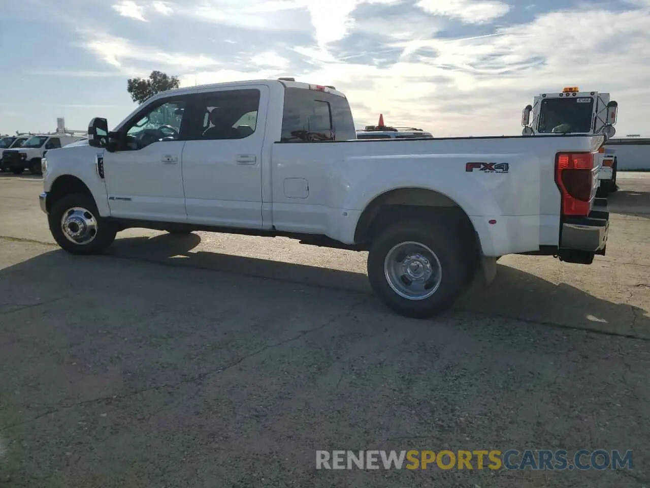 2 fotografías del automóvil dañado 1FT8W3DT4MEC50521 FORD F350 2021