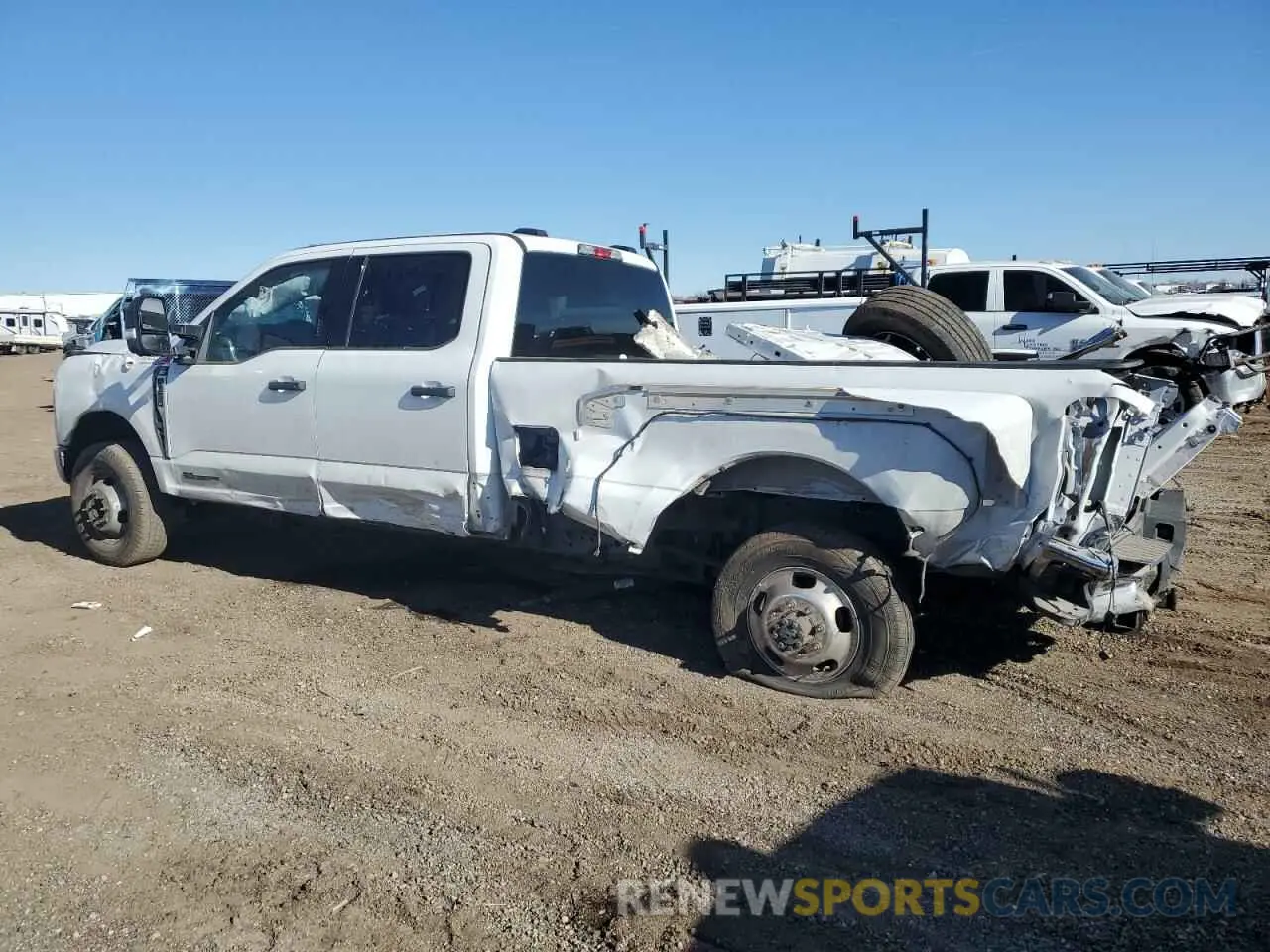 2 fotografías del automóvil dañado 1FT8W3DT2PEC16775 FORD F350 2023