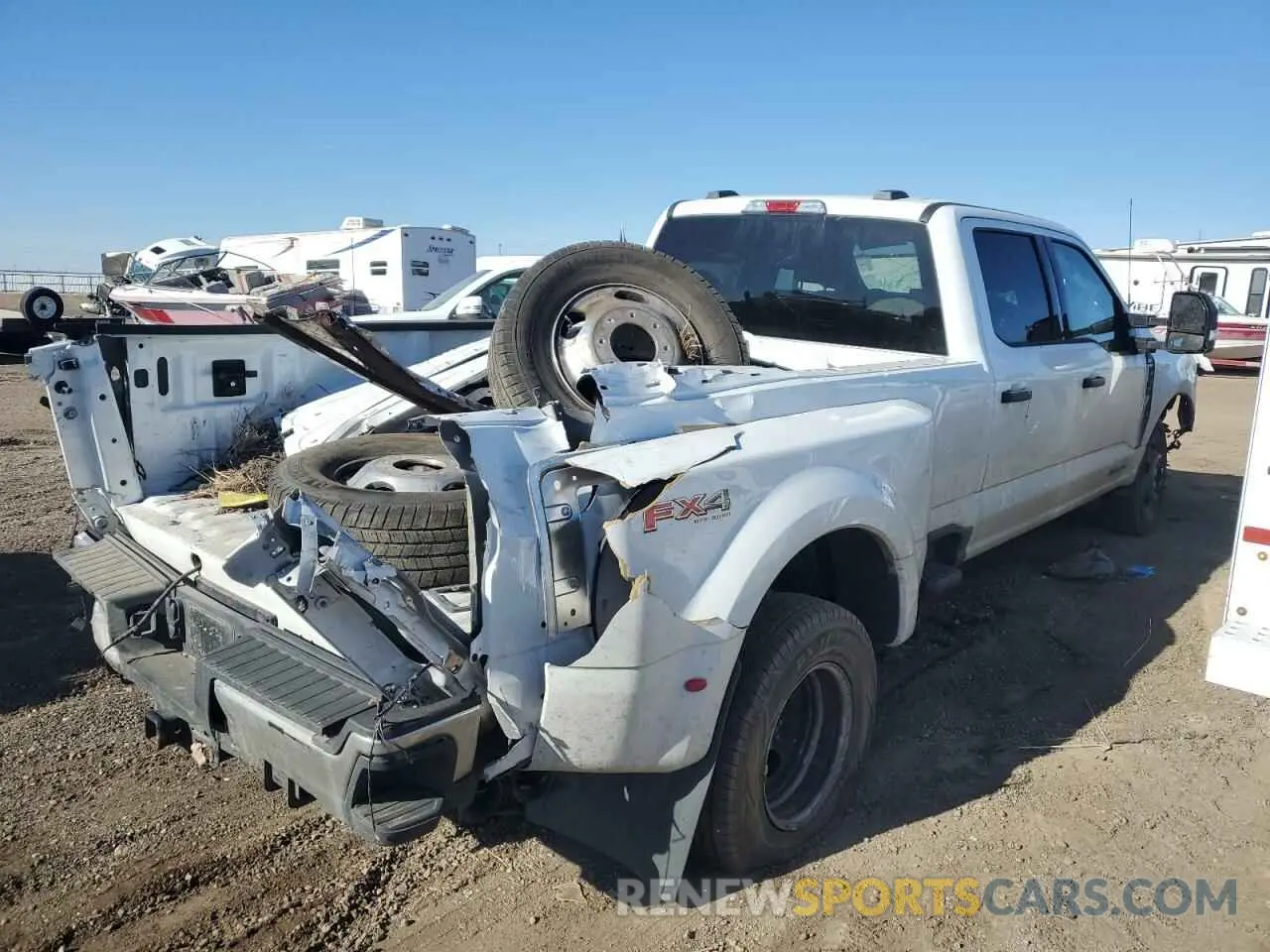 3 fotografías del automóvil dañado 1FT8W3DT2PEC16775 FORD F350 2023