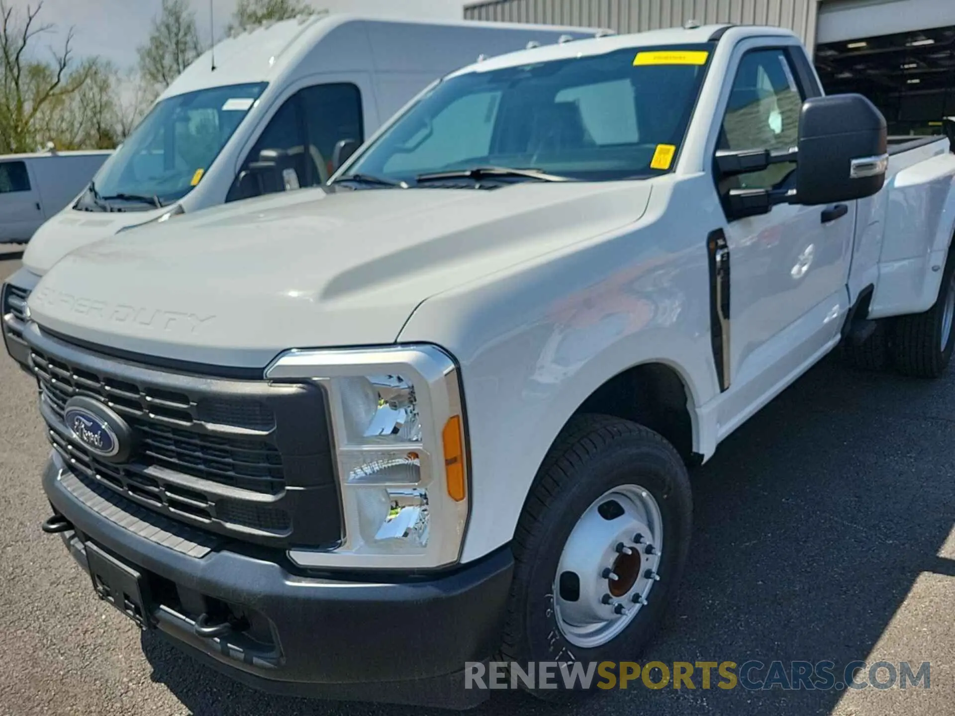3 fotografías del automóvil dañado 1FTRF3CA5PED46425 FORD F350 2023