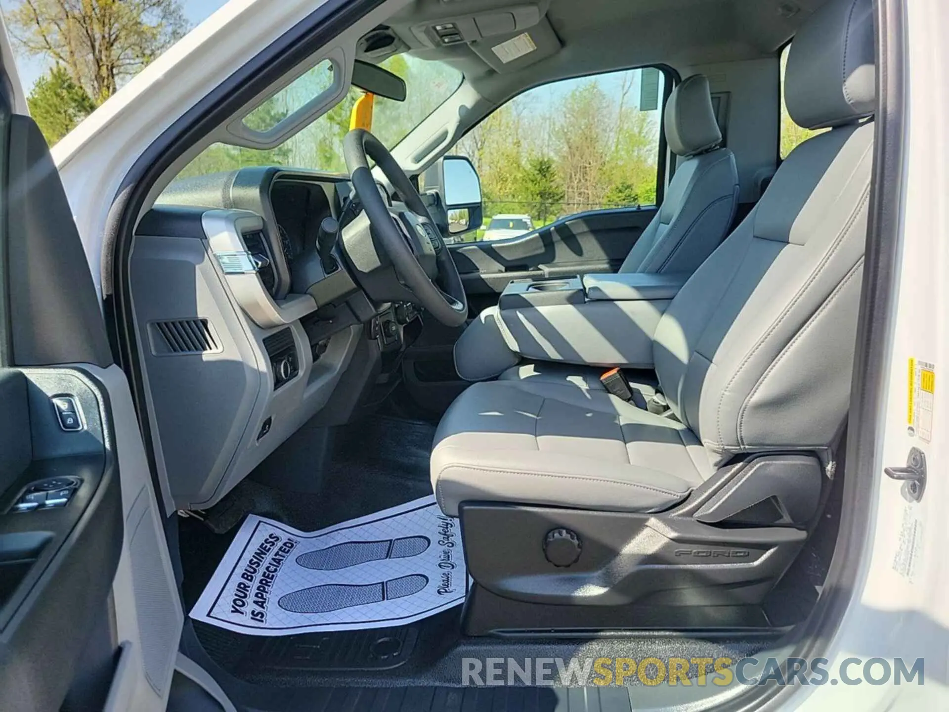 15 fotografías del automóvil dañado 1FTRF3CA7PED47088 FORD F350 2023