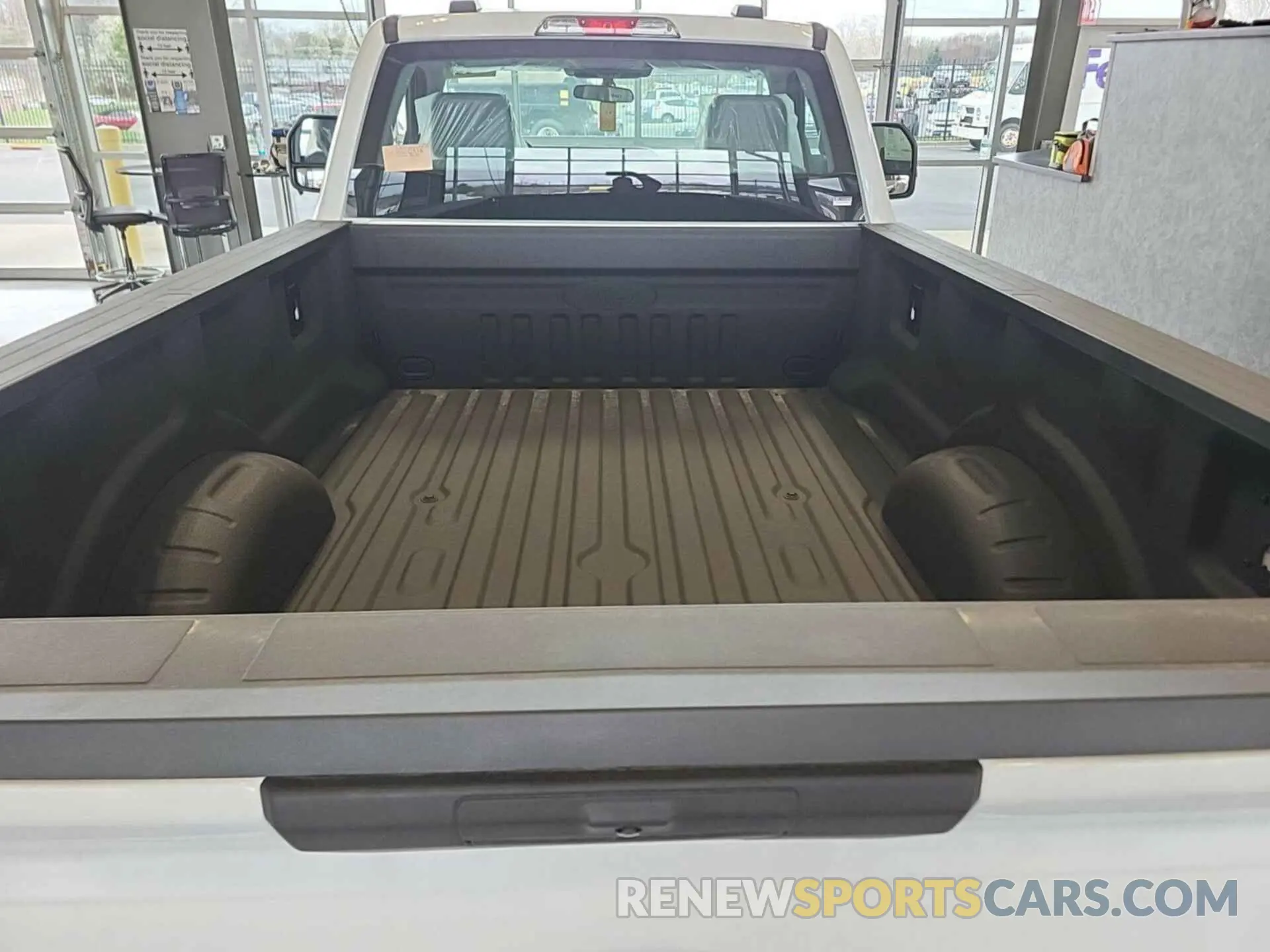 8 fotografías del automóvil dañado 1FTRF3CA7PED47088 FORD F350 2023