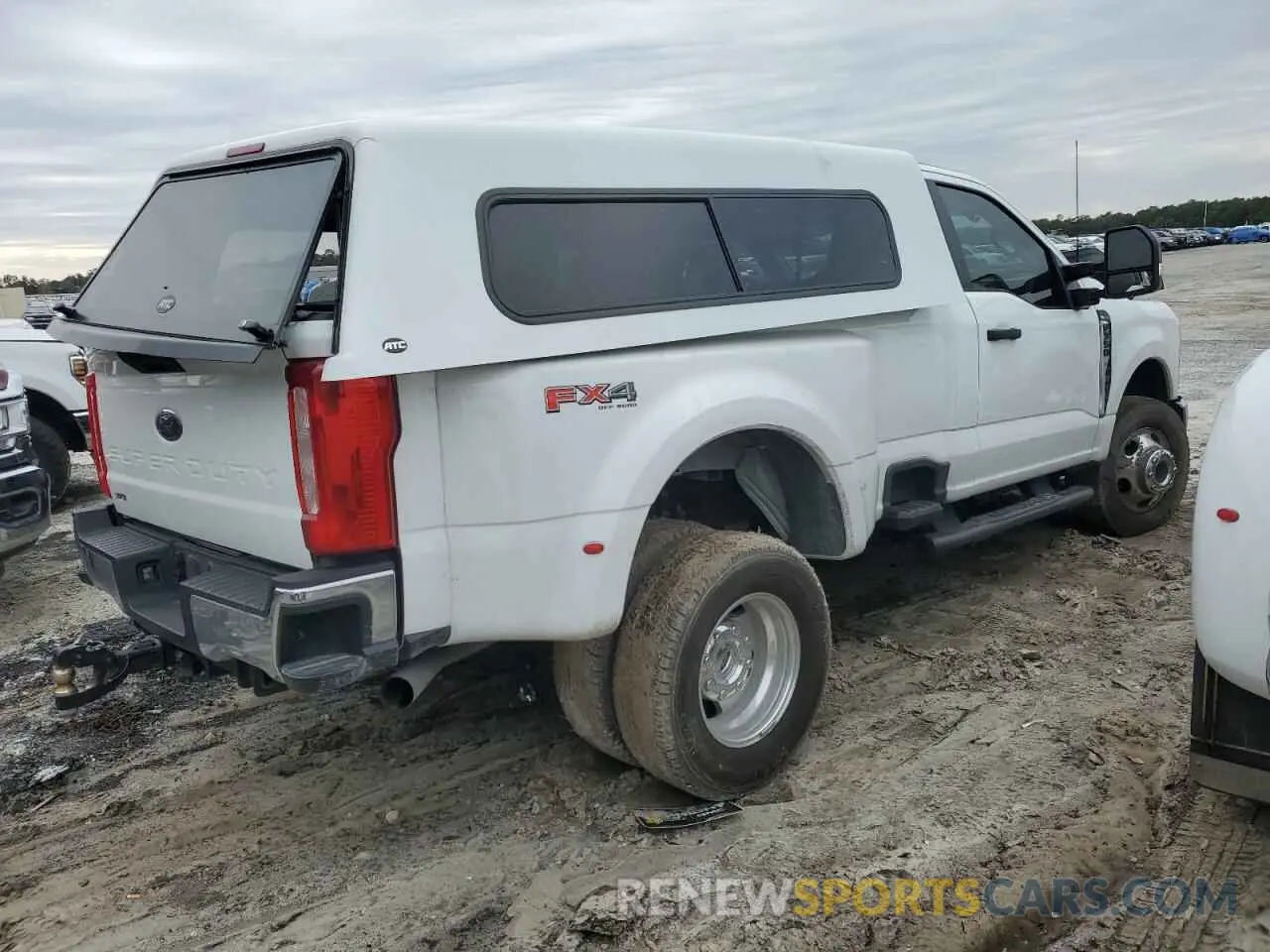3 fotografías del automóvil dañado 1FTRF3DA5PEC68825 FORD F350 2023