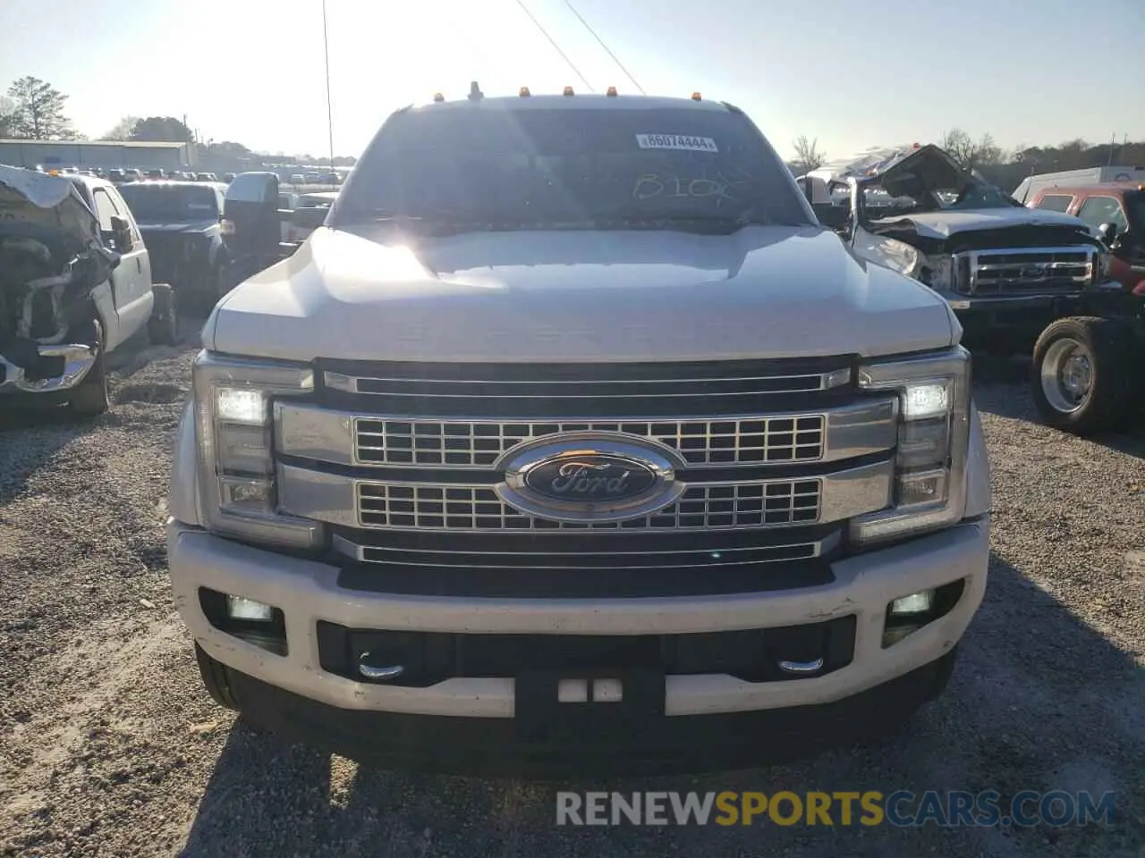 5 fotografías del automóvil dañado 1FT8W4DT0KEF64413 FORD F450 2019
