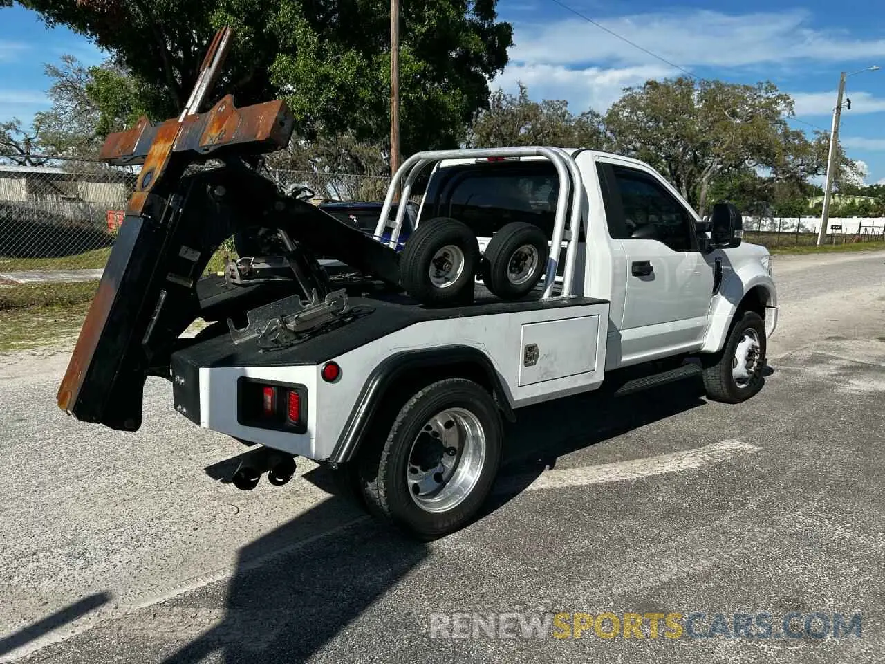 4 fotografías del automóvil dañado 1FTRF4DT4KEF88833 FORD F450 2019