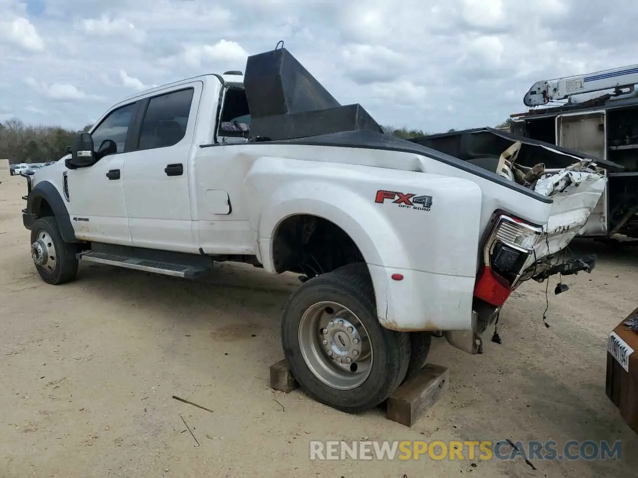 2 fotografías del automóvil dañado 1FT8W4DT8LEE36017 FORD F450 2020