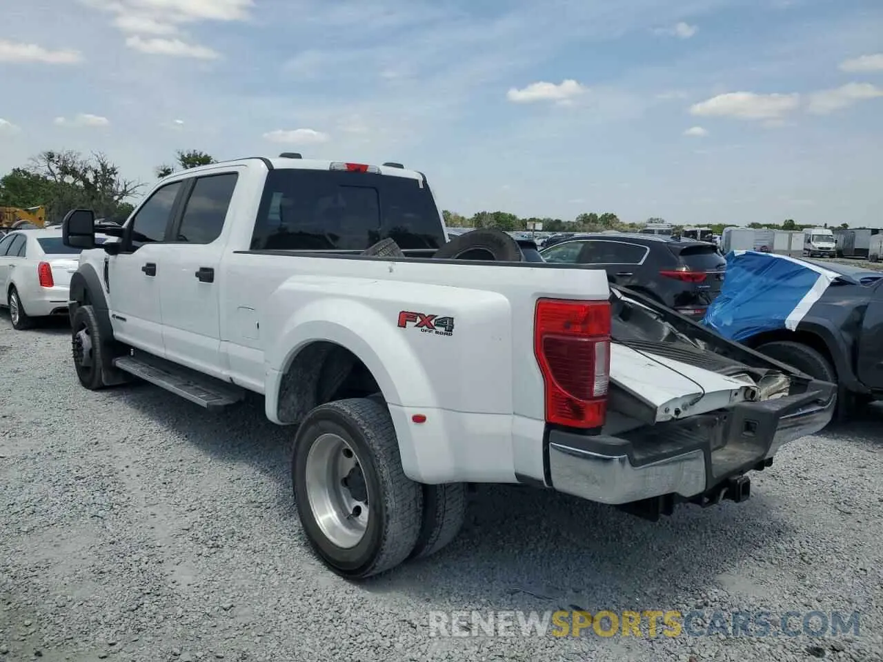 2 fotografías del automóvil dañado 1FT8W4DT5MEC57242 FORD F450 2021