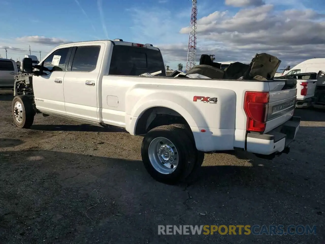 2 fotografías del automóvil dañado 1FT8W4DT8NEF04934 FORD F450 2022