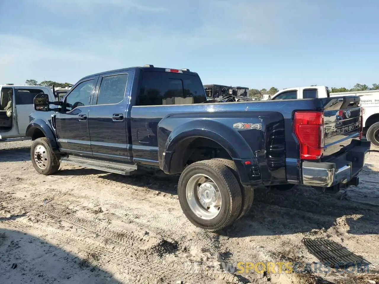 2 fotografías del automóvil dañado 1FT8W4DT9NEE32836 FORD F450 2022
