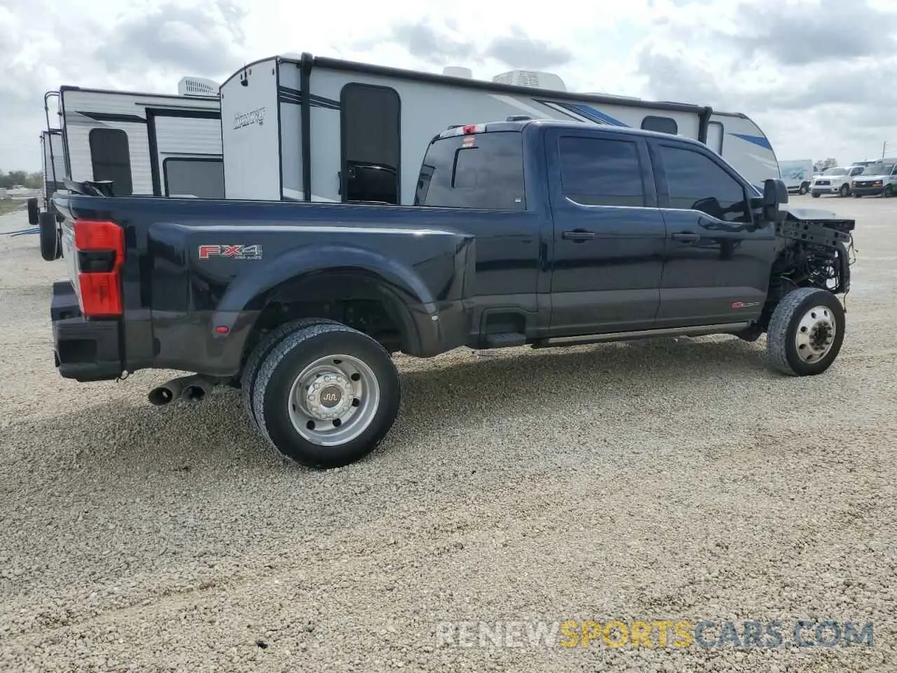 3 fotografías del automóvil dañado 1FT8W4DM0REC65149 FORD F450 2024