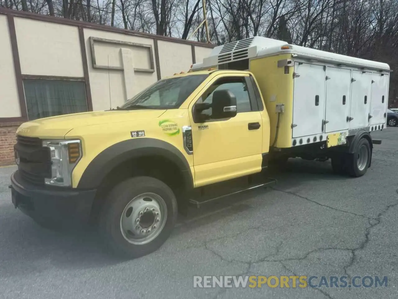 2 fotografías del automóvil dañado 1FDUF5GY0KEE44280 FORD F550 2019