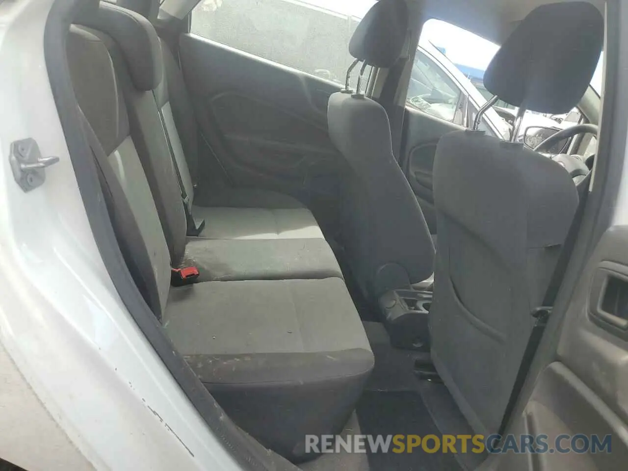 10 fotografías del automóvil dañado 3FADP4AJ2KM116947 FORD FIESTA 2019