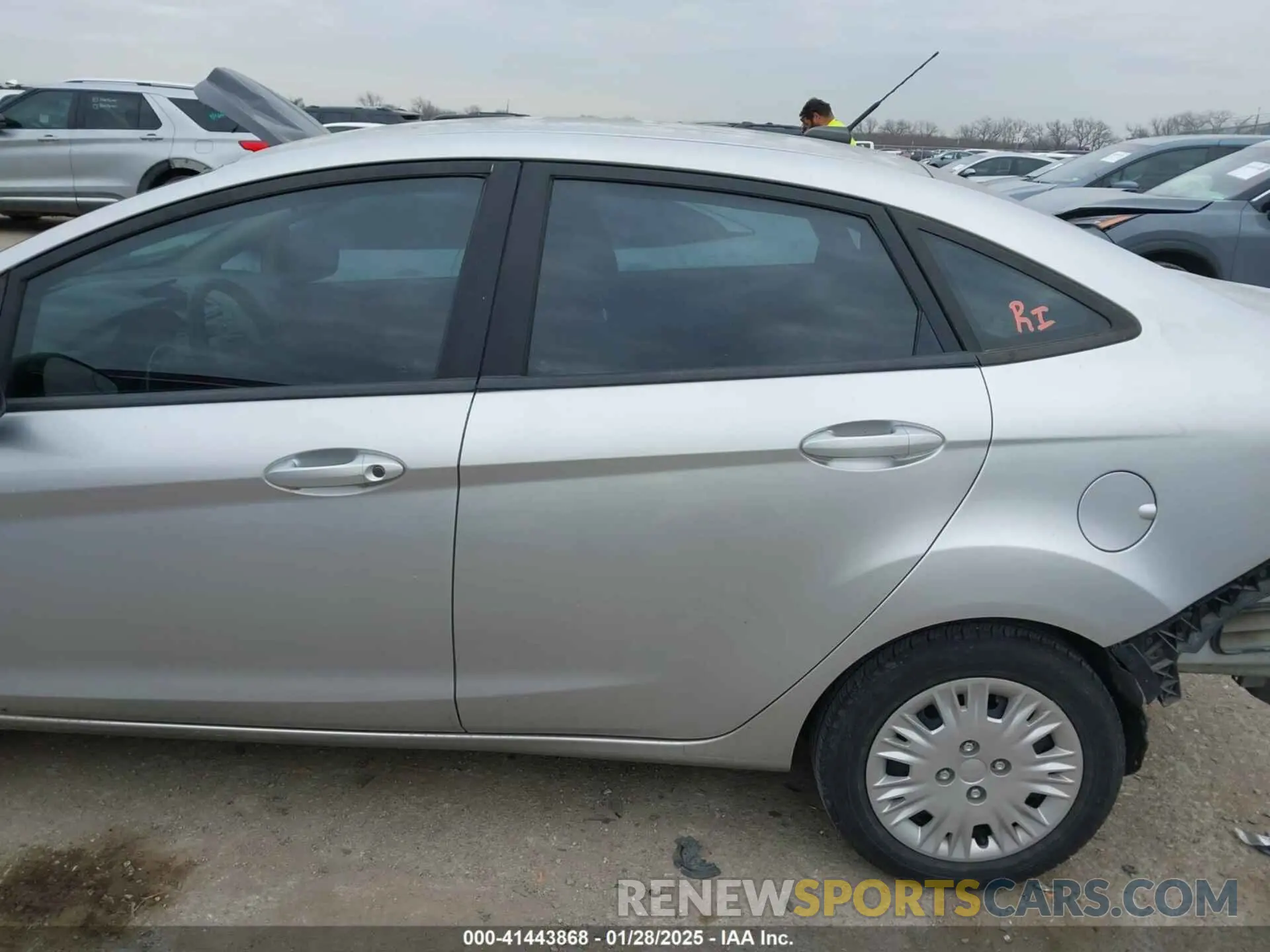 14 fotografías del automóvil dañado 3FADP4AJ4KM116805 FORD FIESTA 2019