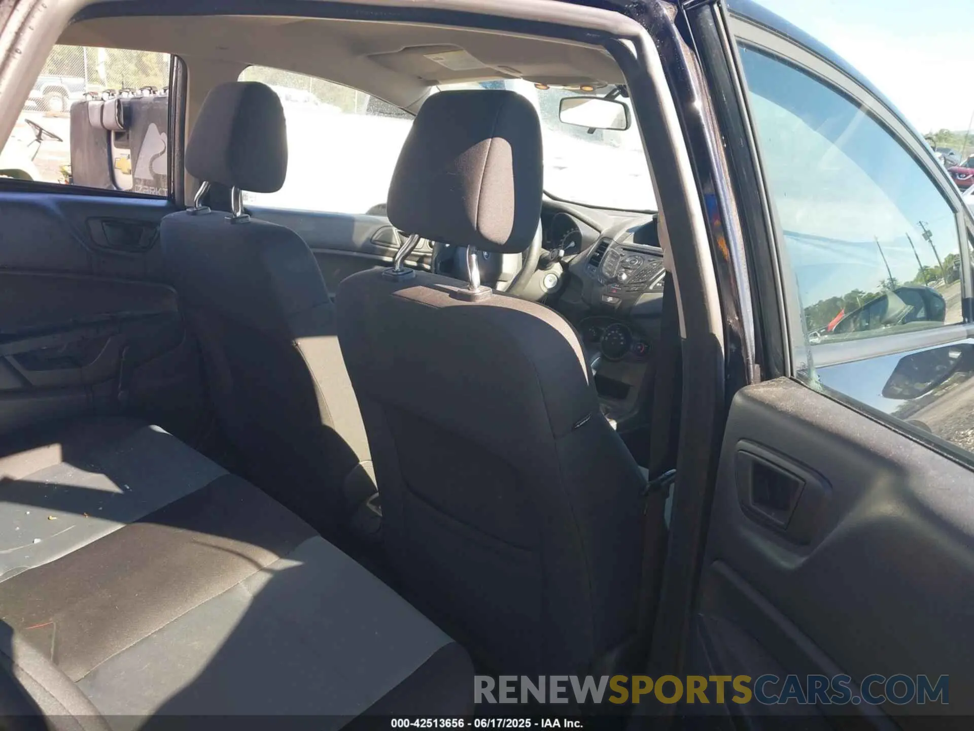 8 fotografías del automóvil dañado 3FADP4AJ9KM125628 FORD FIESTA 2019