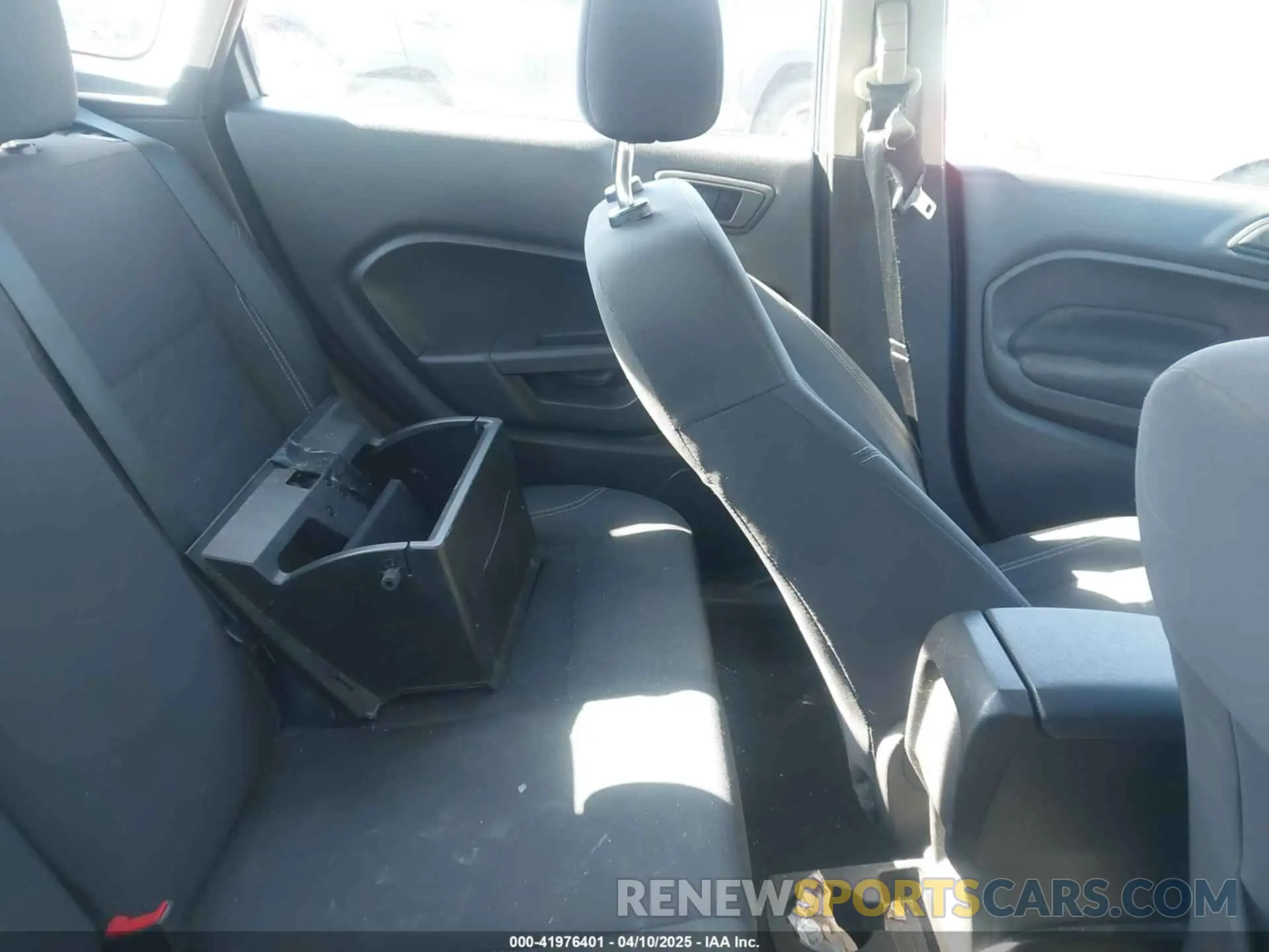 8 fotografías del automóvil dañado 3FADP4BJ0KM113141 FORD FIESTA 2019
