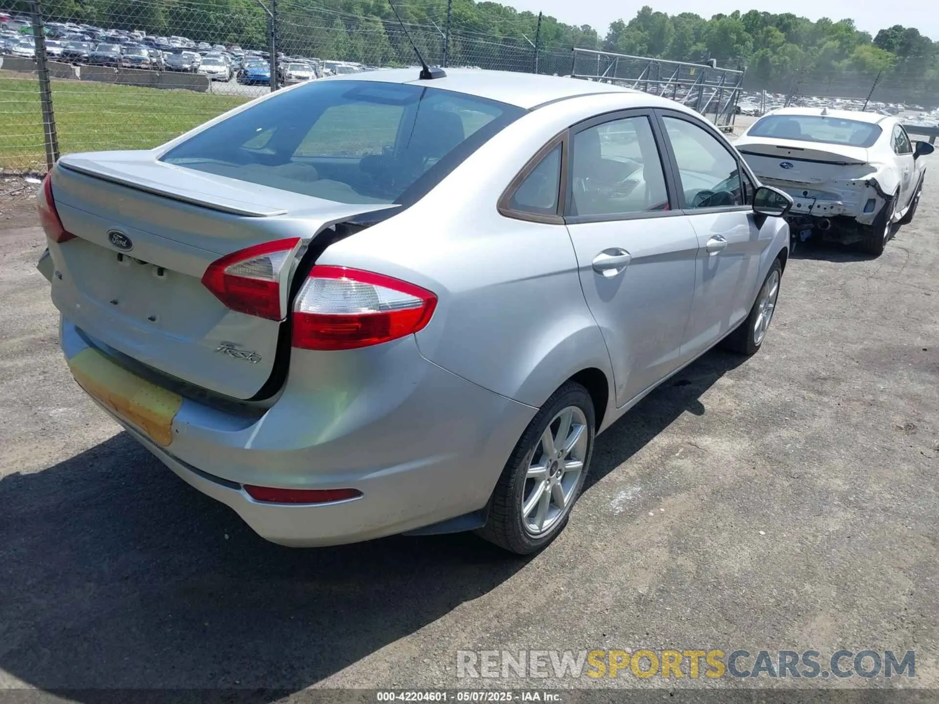 4 fotografías del automóvil dañado 3FADP4BJ0KM133096 FORD FIESTA 2019