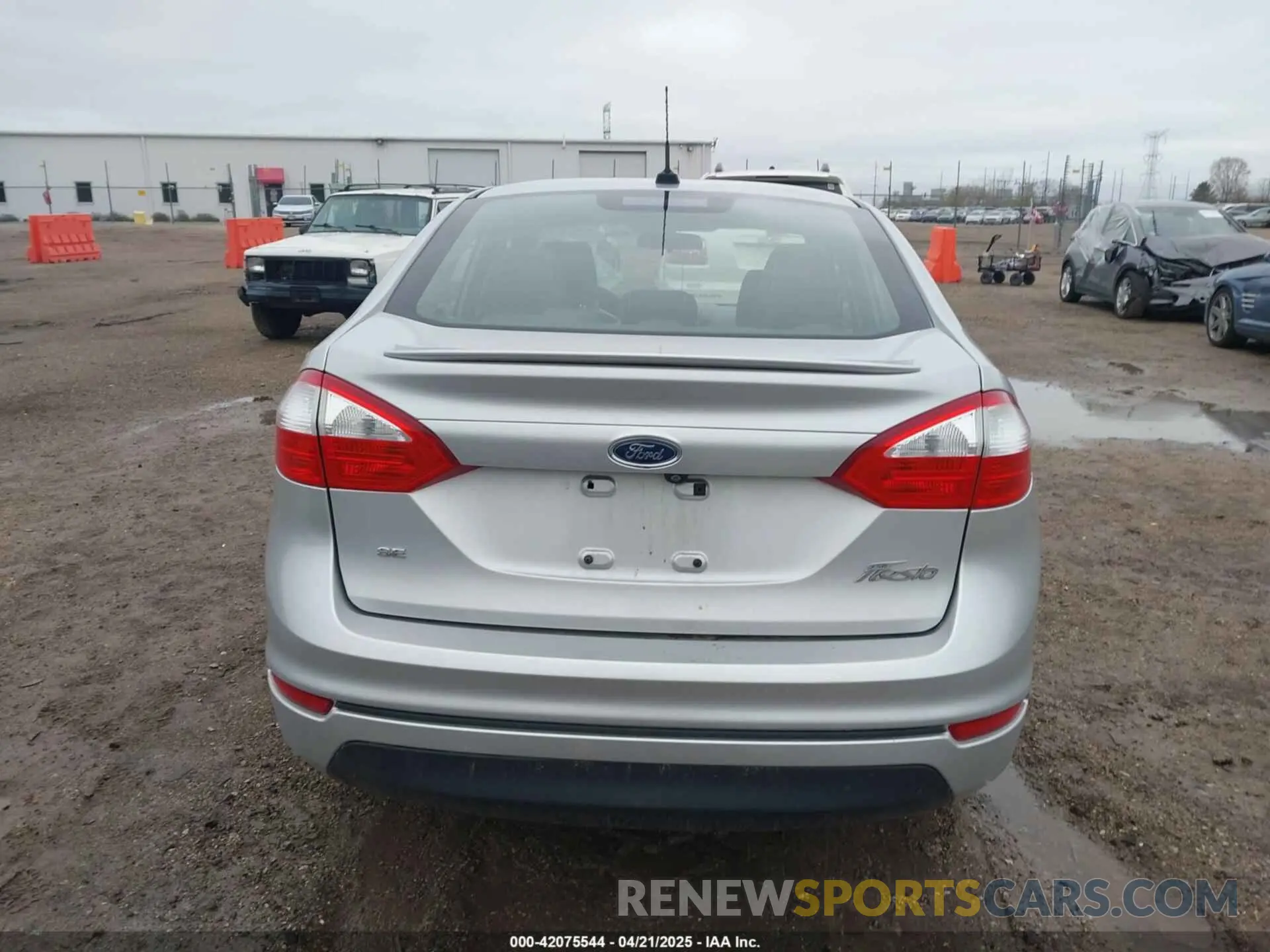 16 fotografías del automóvil dañado 3FADP4BJ0KM137049 FORD FIESTA 2019