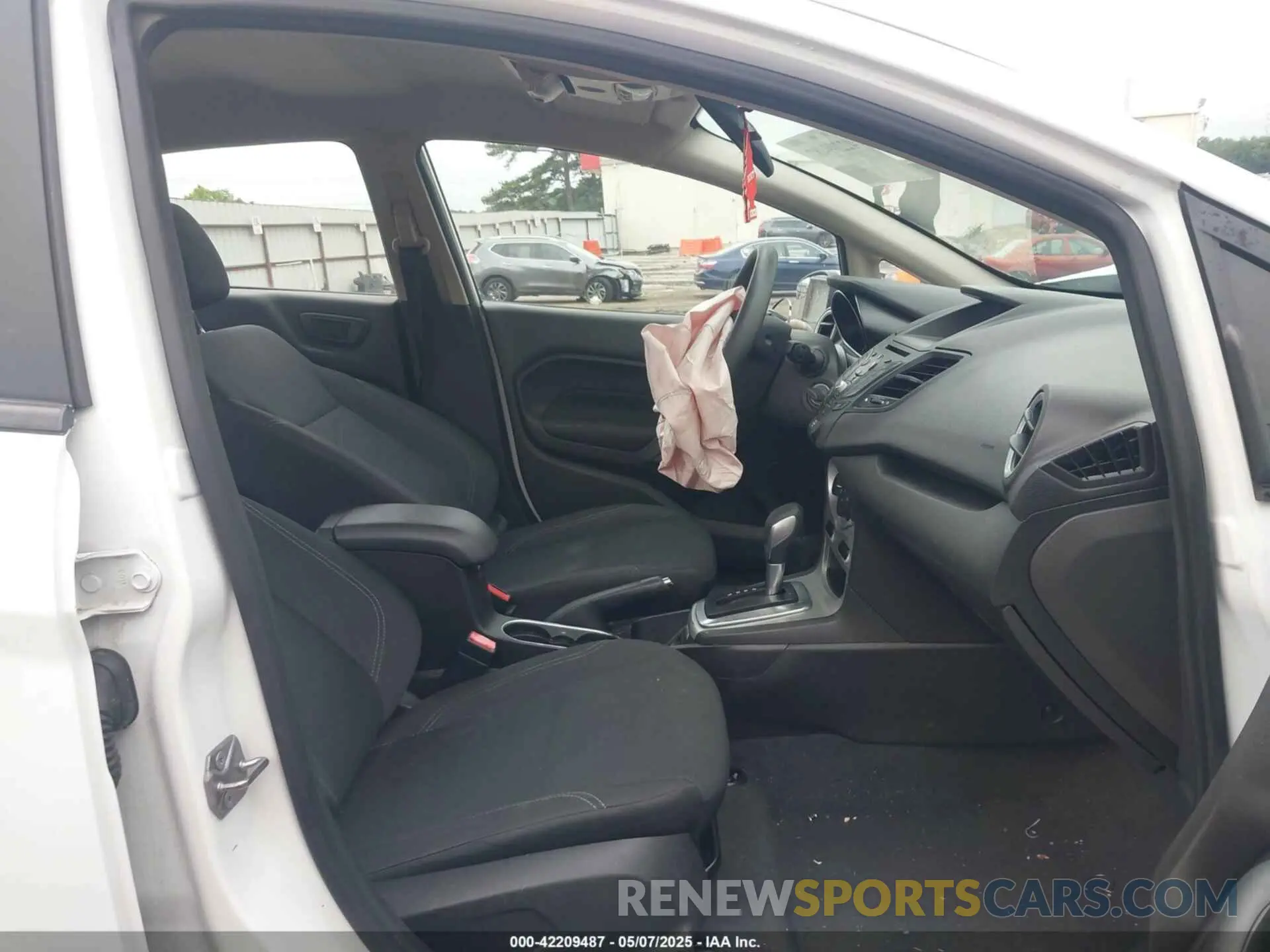 5 fotografías del automóvil dañado 3FADP4BJ0KM154255 FORD FIESTA 2019