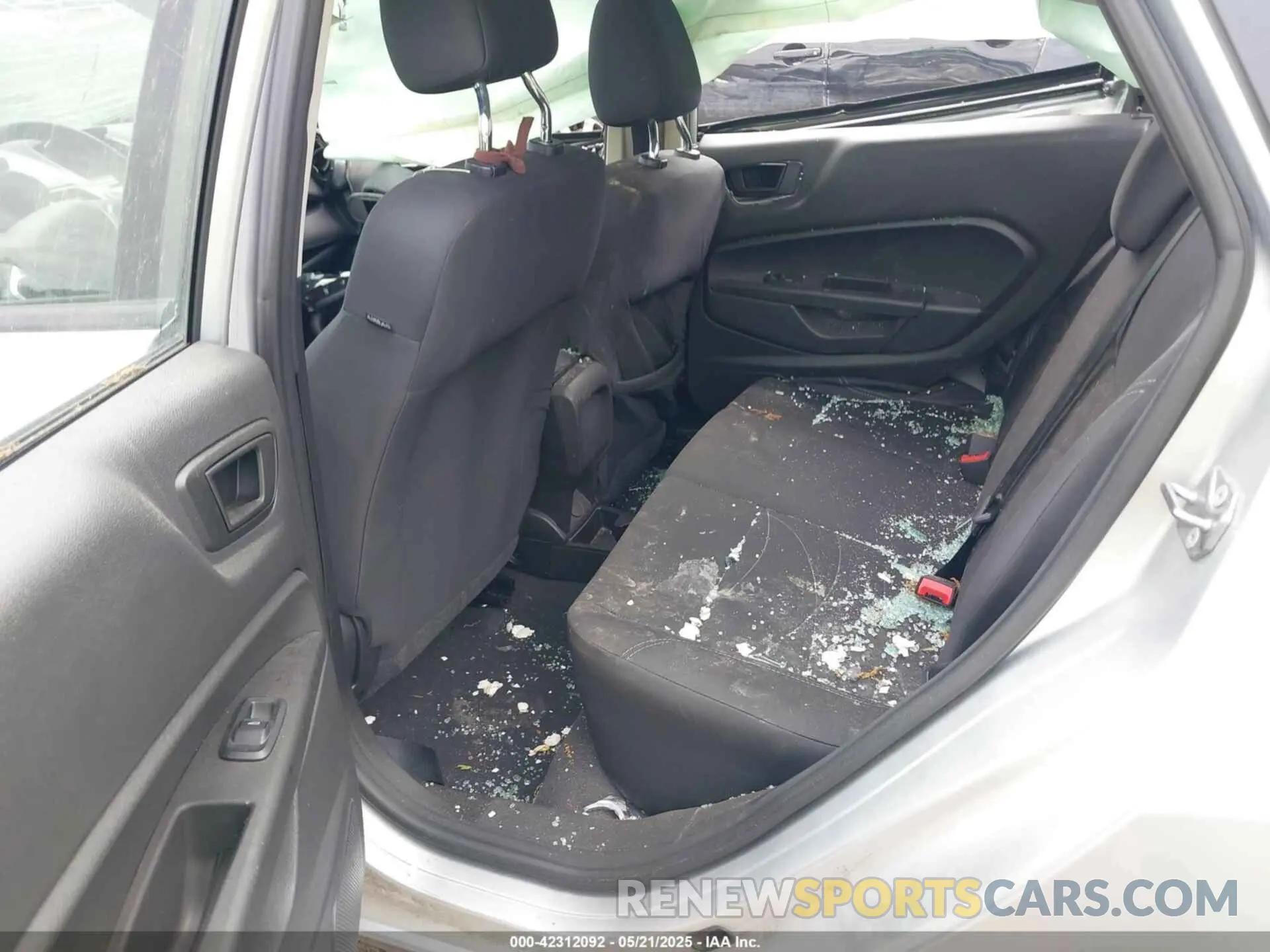 8 fotografías del automóvil dañado 3FADP4BJ1KM104464 FORD FIESTA 2019