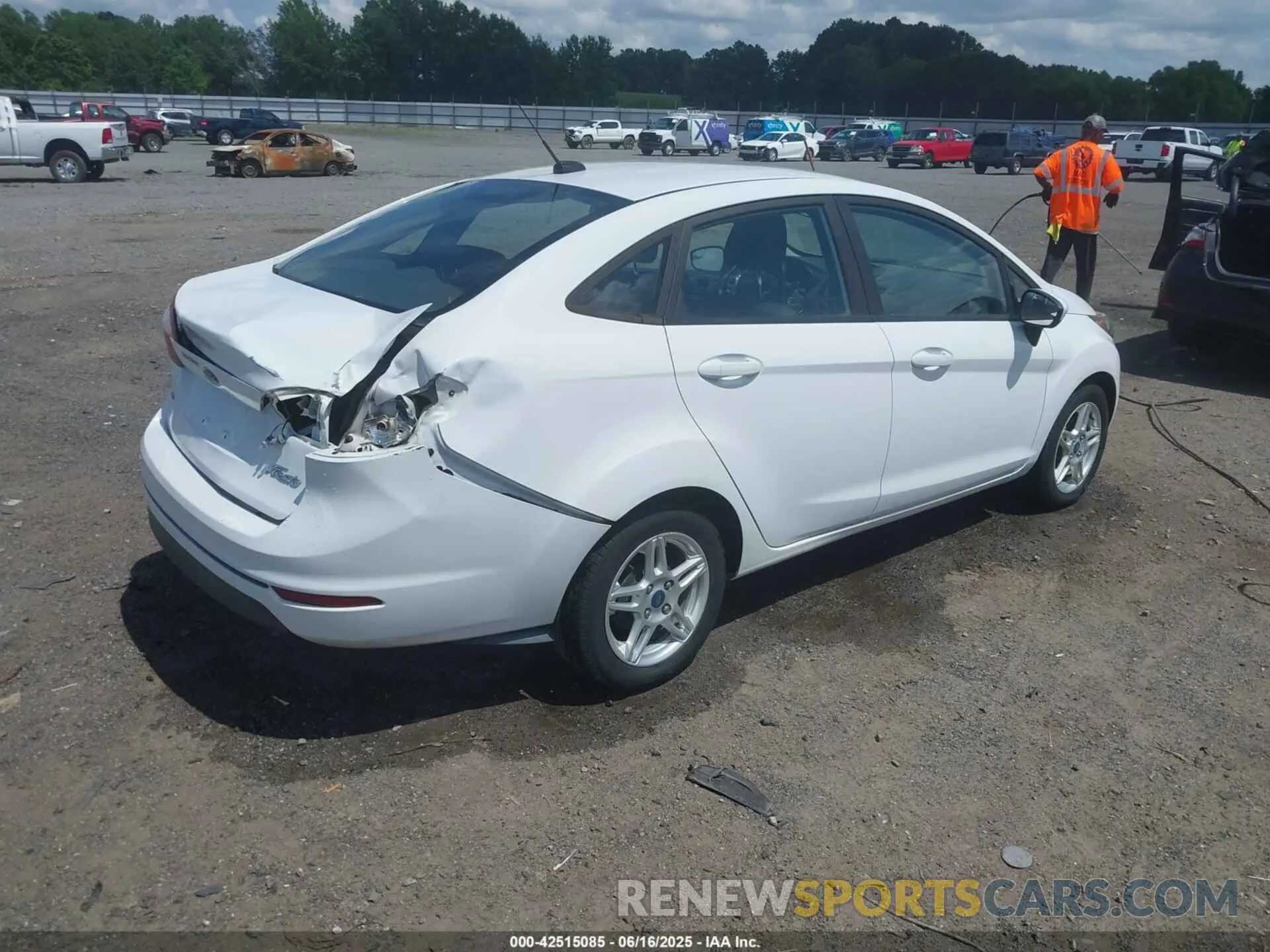 4 fotografías del automóvil dañado 3FADP4BJ1KM123158 FORD FIESTA 2019