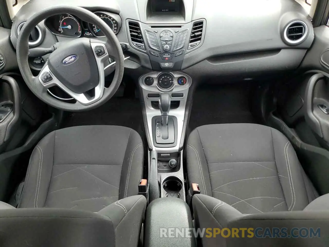8 fotografías del automóvil dañado 3FADP4BJ1KM137979 FORD FIESTA 2019