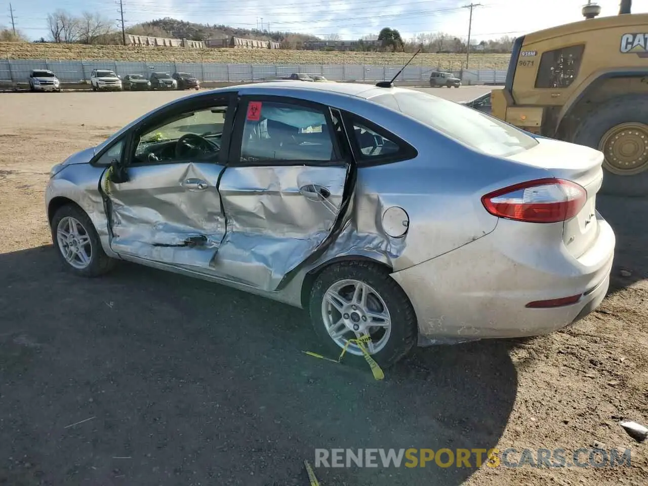 2 fotografías del automóvil dañado 3FADP4BJ2KM118373 FORD FIESTA 2019