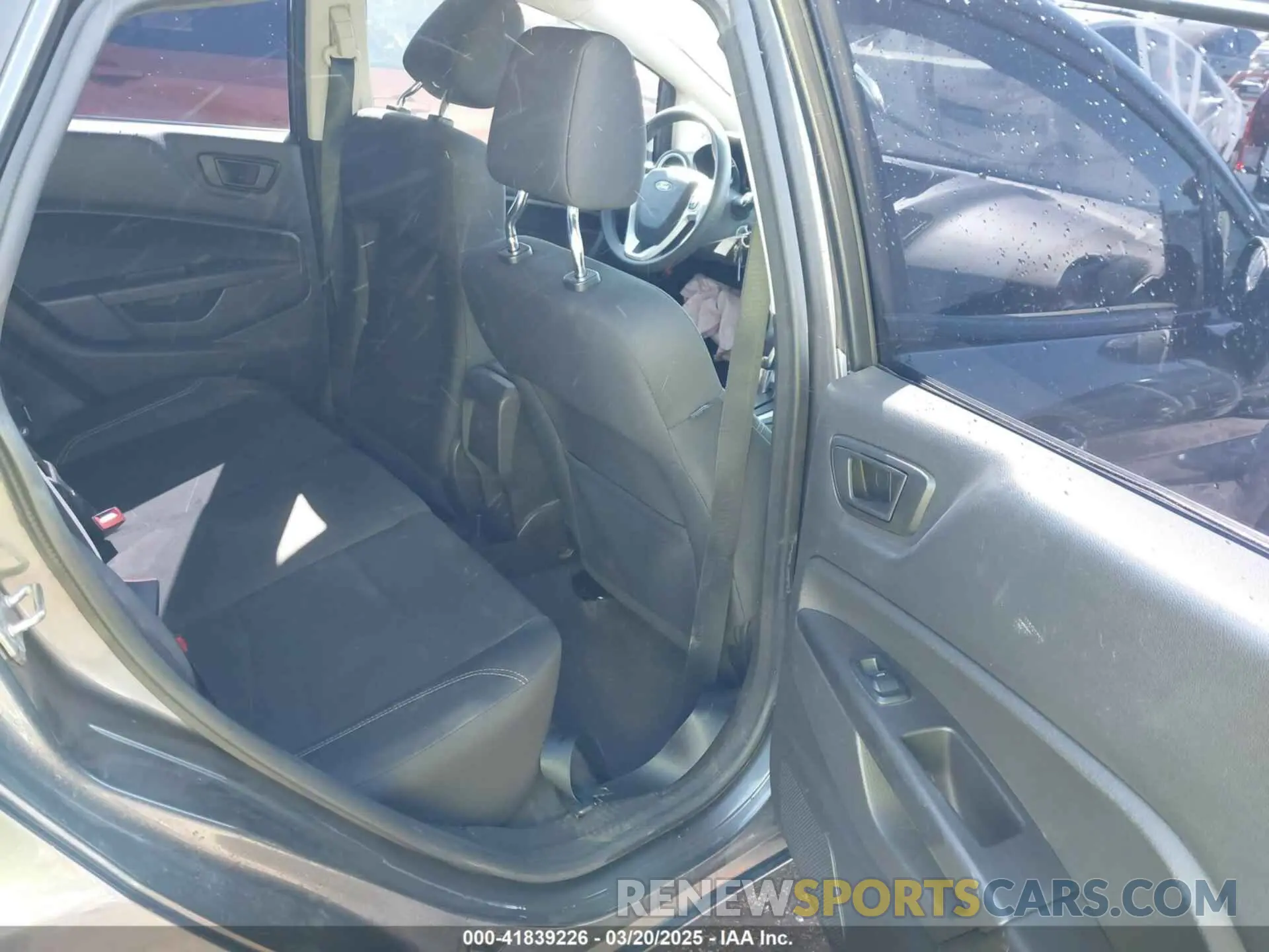 8 fotografías del automóvil dañado 3FADP4BJ2KM122701 FORD FIESTA 2019