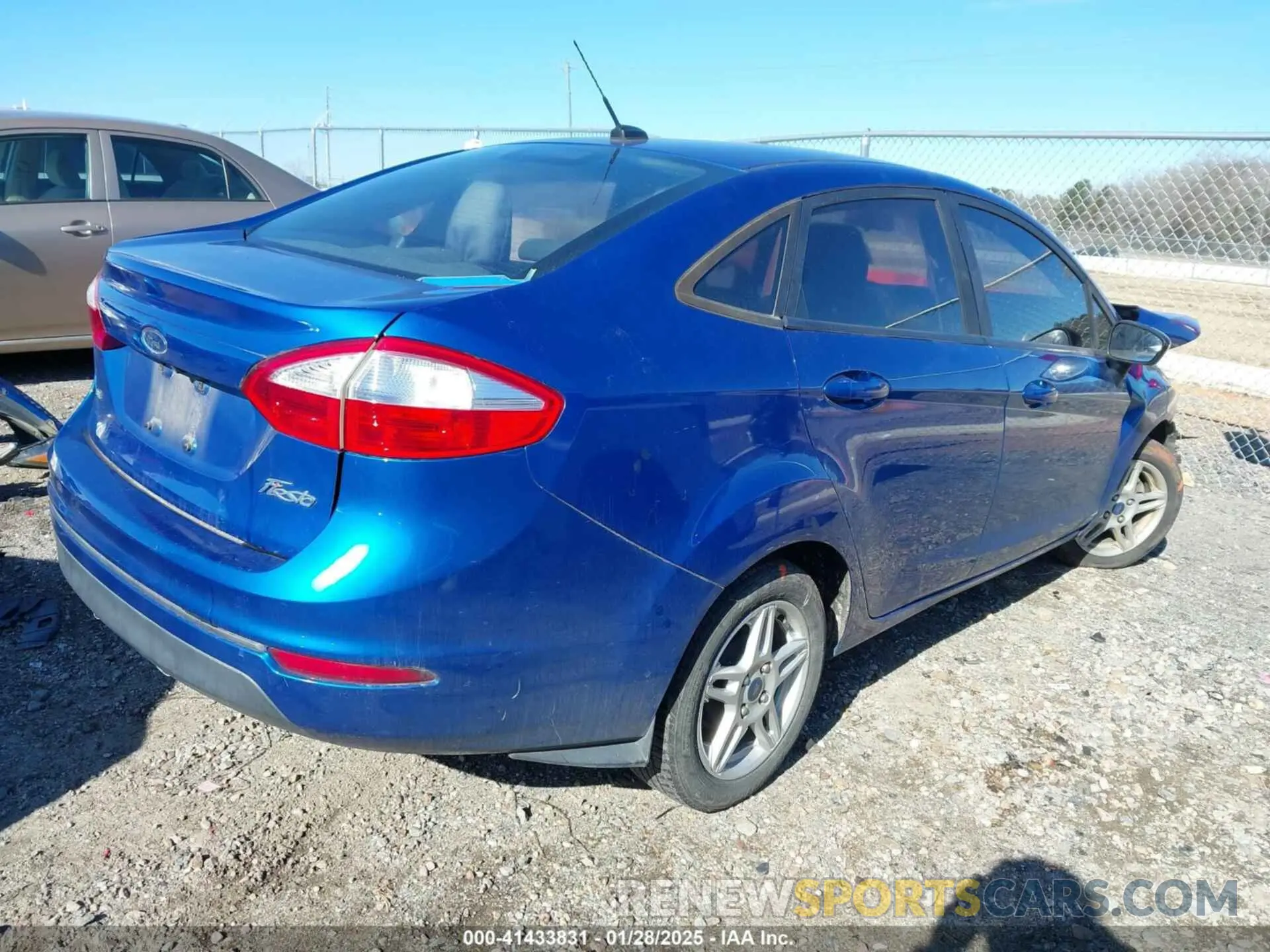 4 fotografías del automóvil dañado 3FADP4BJ2KM164611 FORD FIESTA 2019