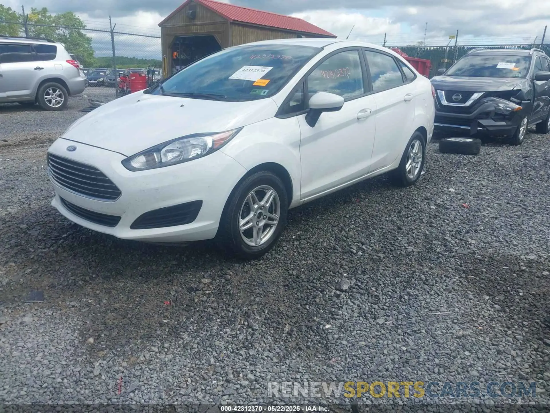 2 fotografías del automóvil dañado 3FADP4BJ3KM114428 FORD FIESTA 2019