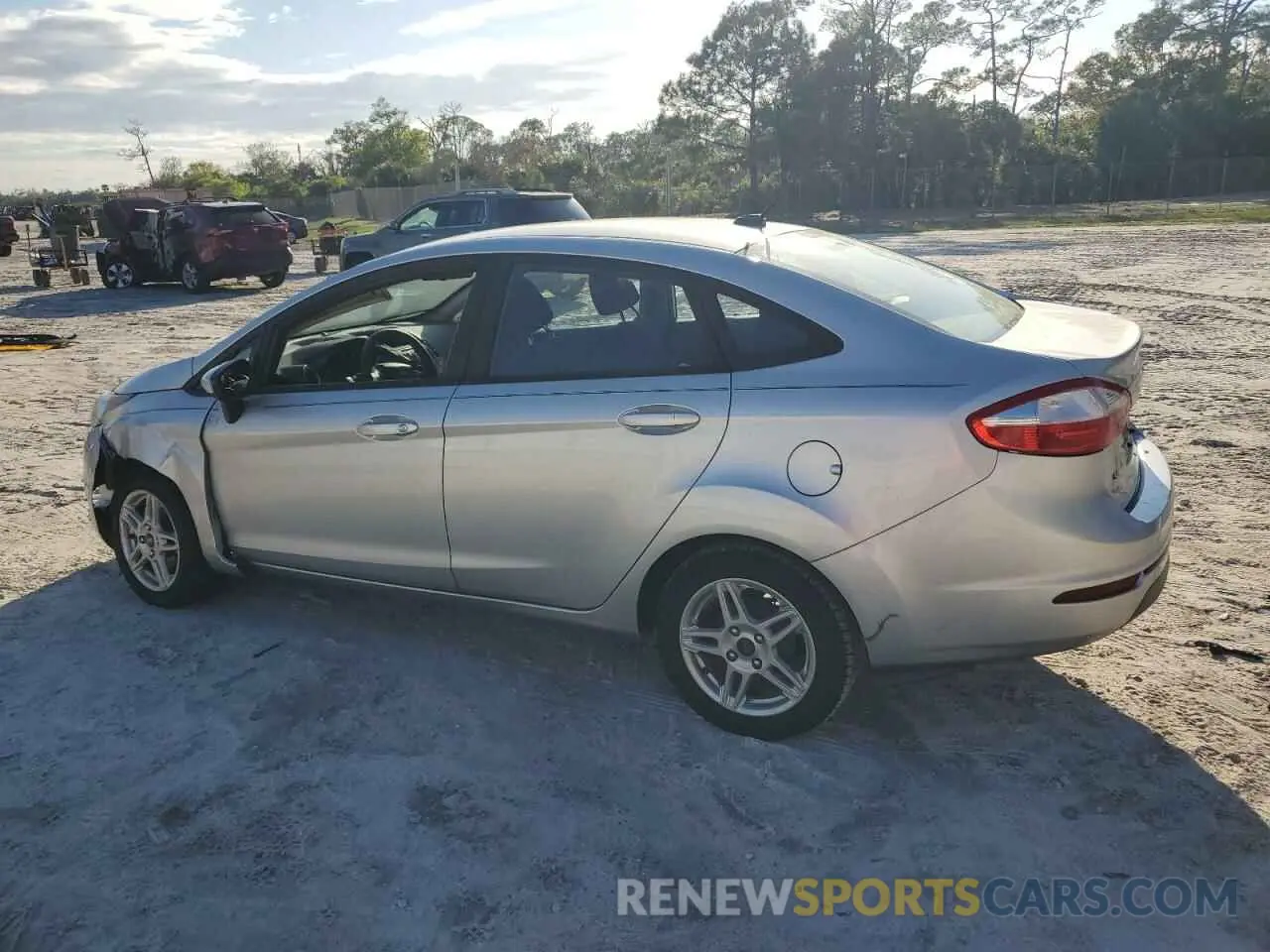 2 fotografías del automóvil dañado 3FADP4BJ3KM140642 FORD FIESTA 2019