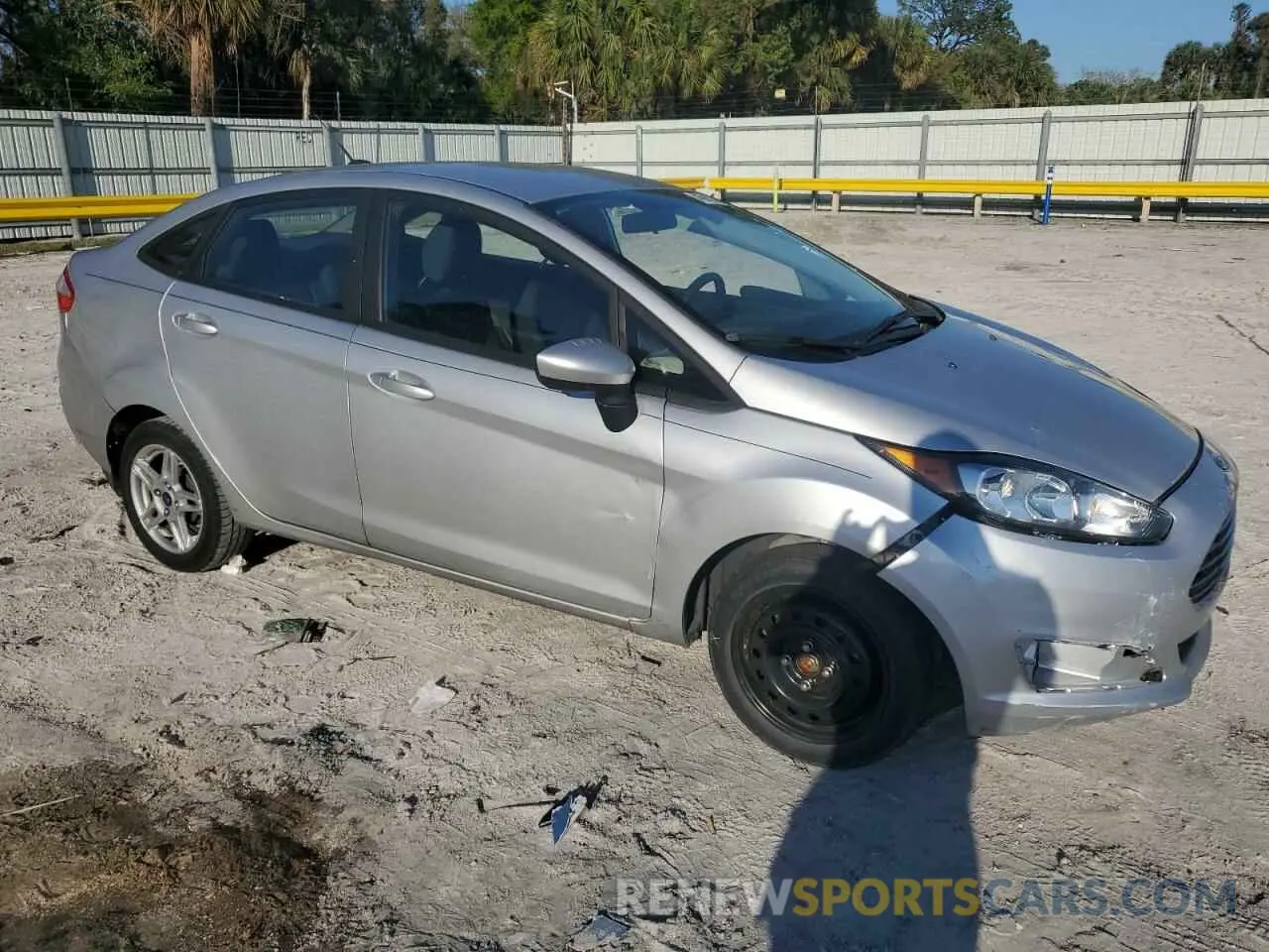 4 fotografías del automóvil dañado 3FADP4BJ3KM140642 FORD FIESTA 2019