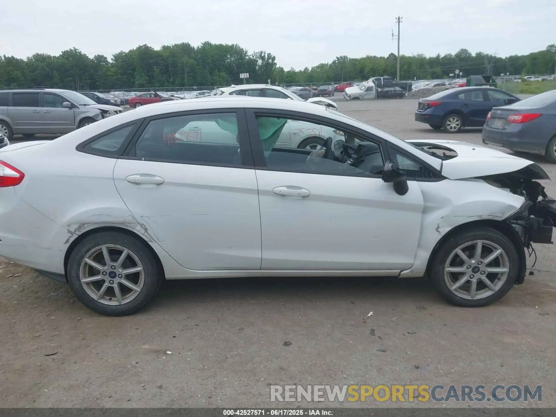 13 fotografías del automóvil dañado 3FADP4BJ4KM137698 FORD FIESTA 2019