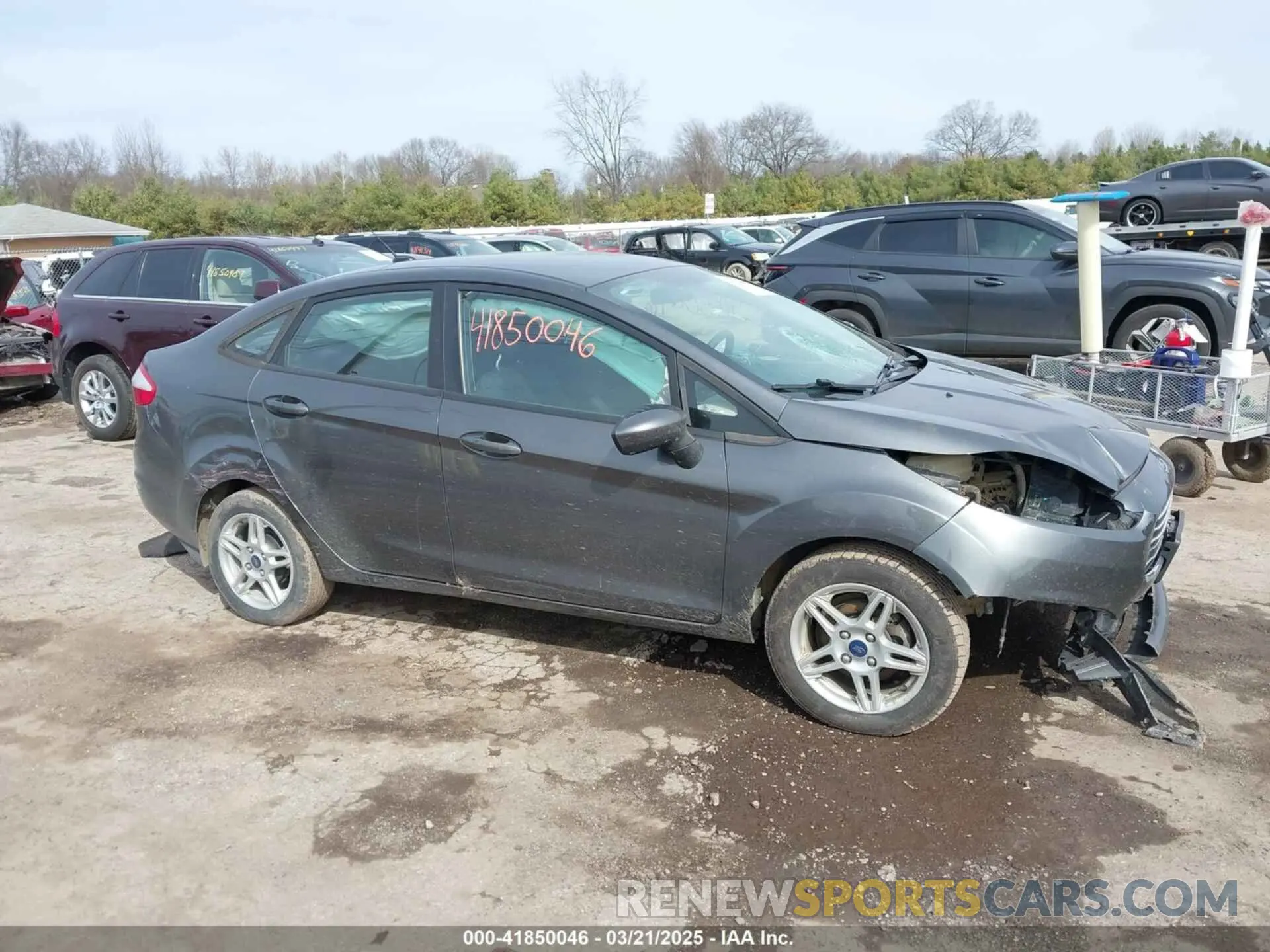 13 fotografías del automóvil dañado 3FADP4BJ4KM141427 FORD FIESTA 2019