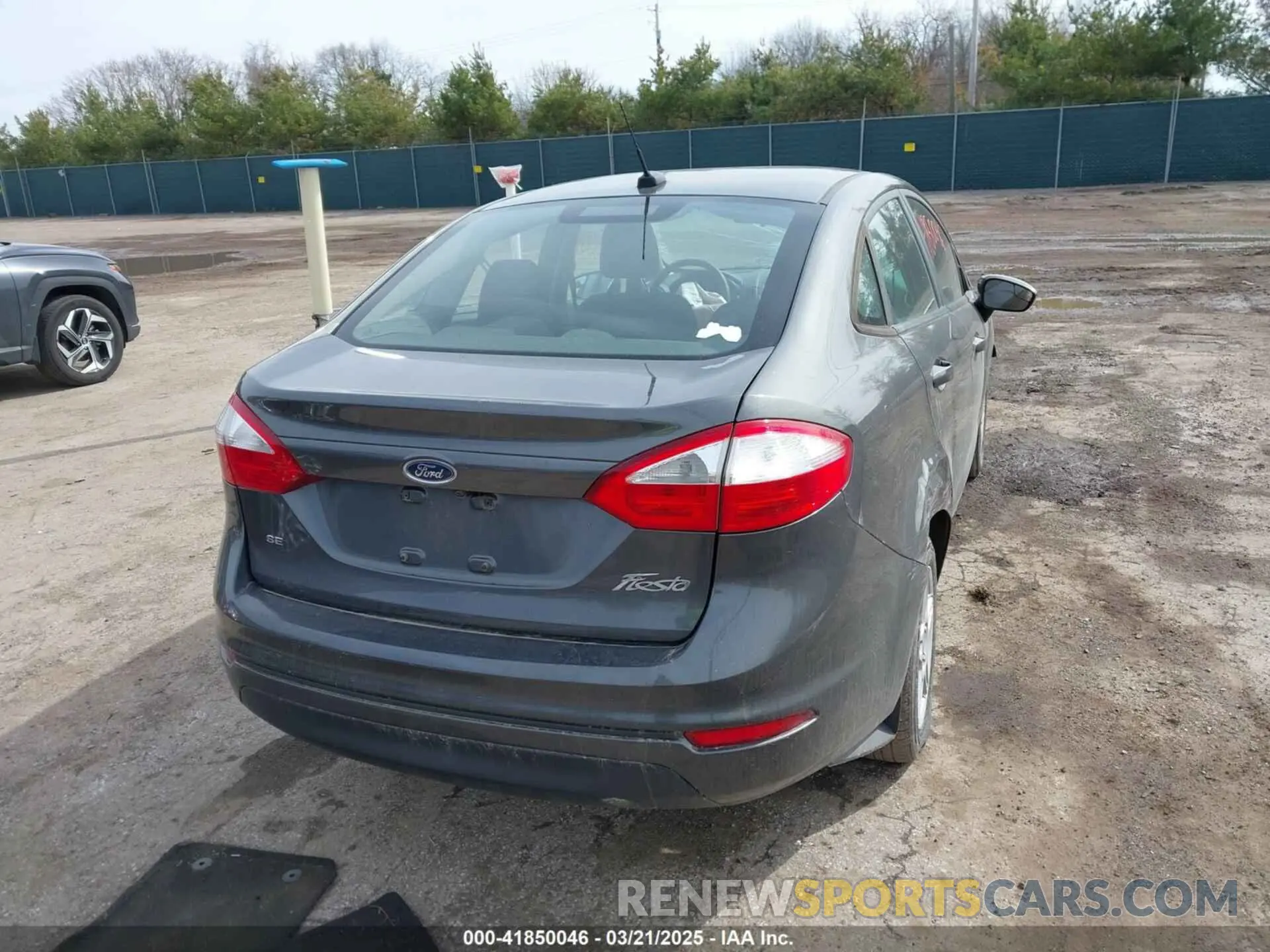 4 fotografías del automóvil dañado 3FADP4BJ4KM141427 FORD FIESTA 2019