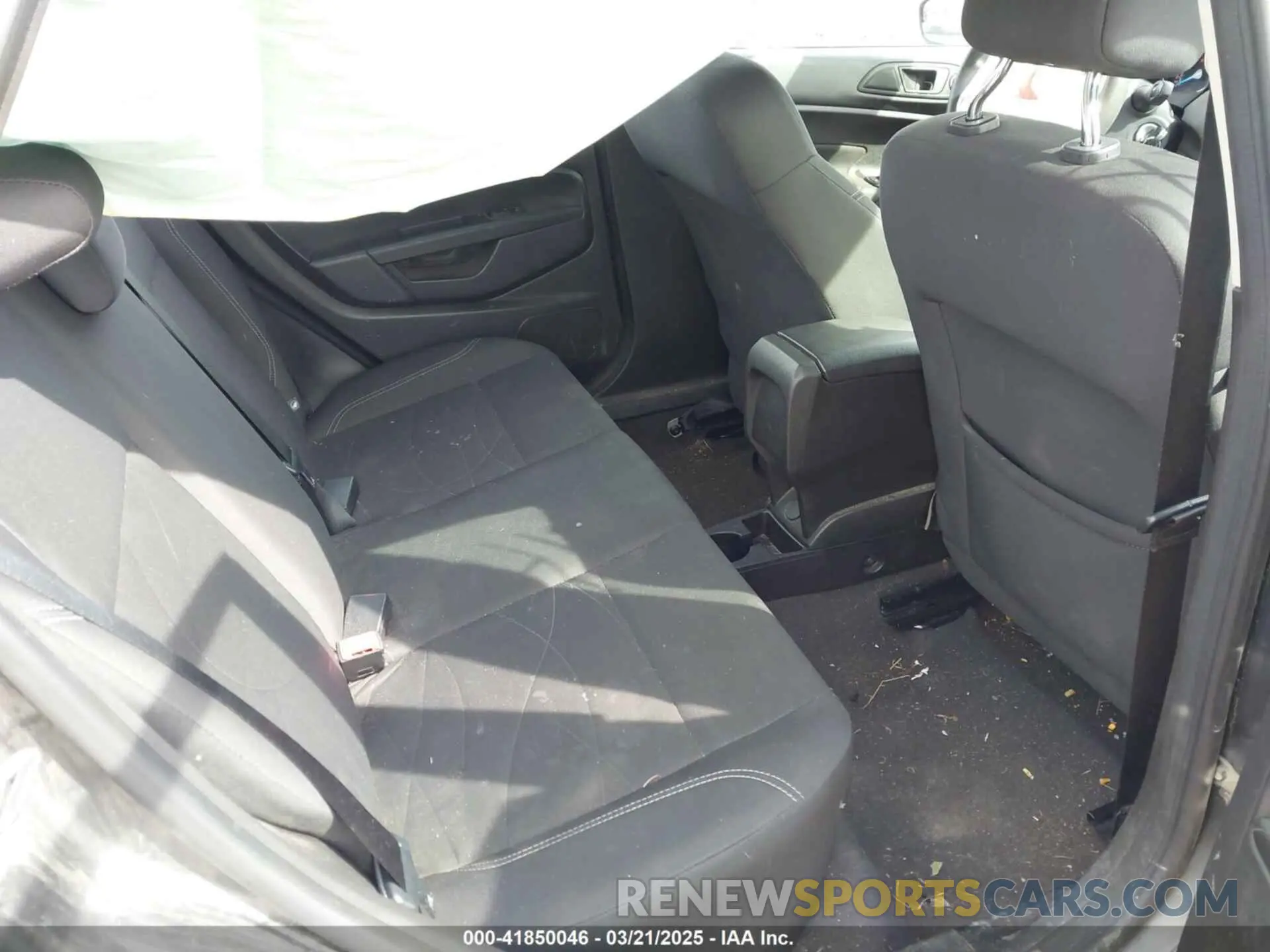 8 fotografías del automóvil dañado 3FADP4BJ4KM141427 FORD FIESTA 2019
