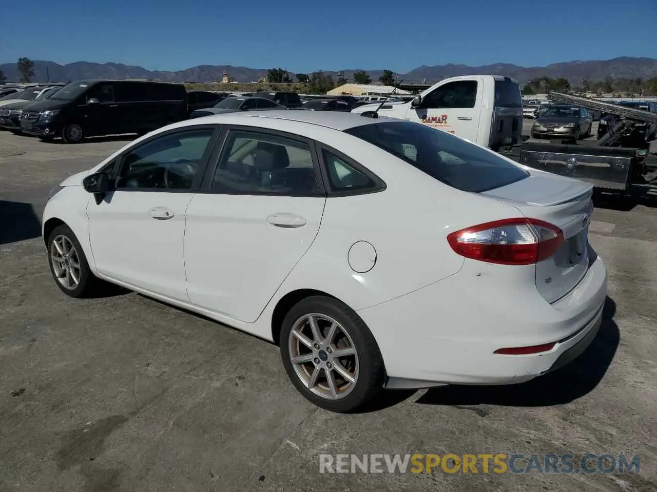 2 fotografías del automóvil dañado 3FADP4BJ4KM143565 FORD FIESTA 2019