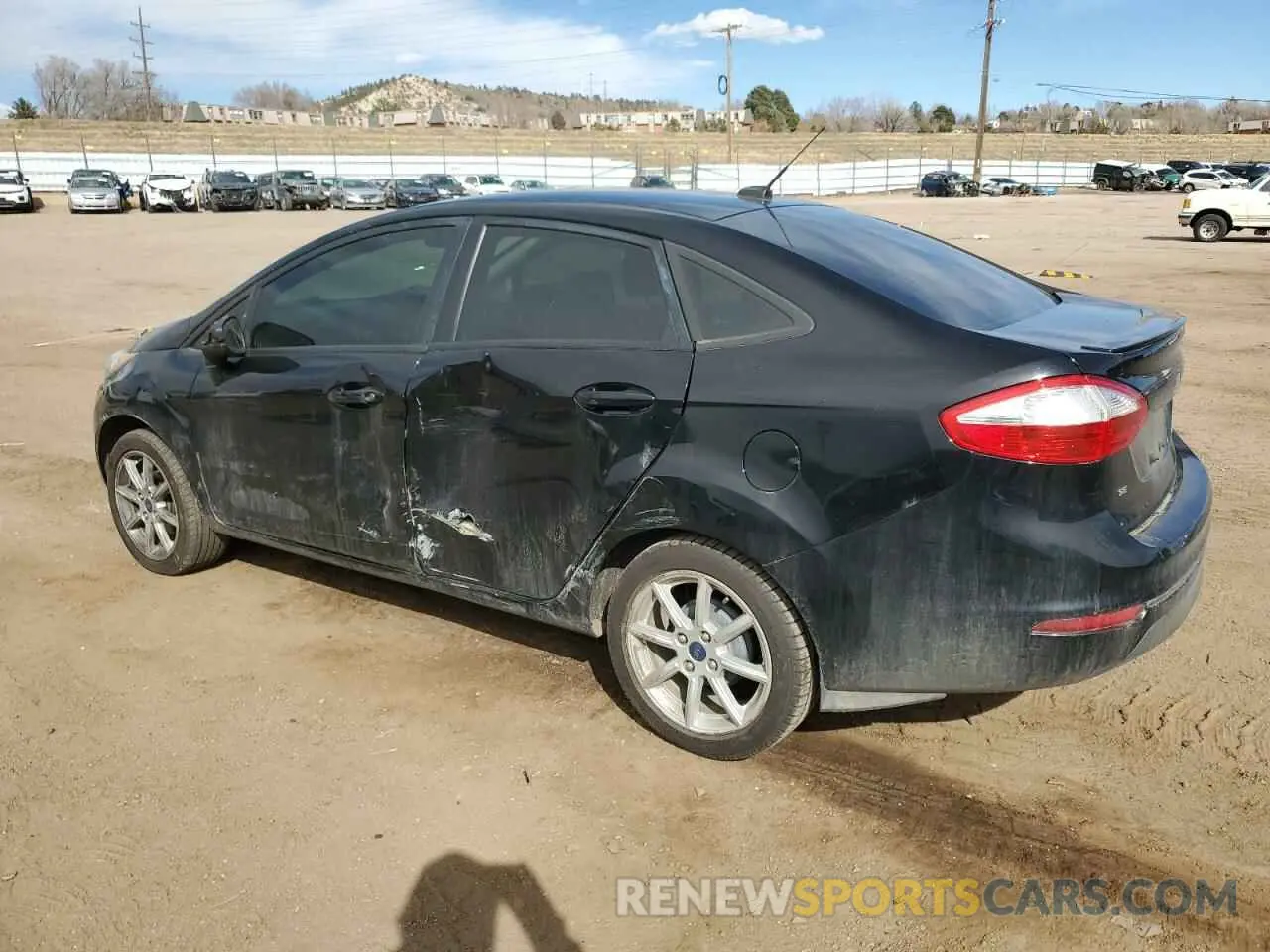 2 fotografías del automóvil dañado 3FADP4BJ5KM137371 FORD FIESTA 2019