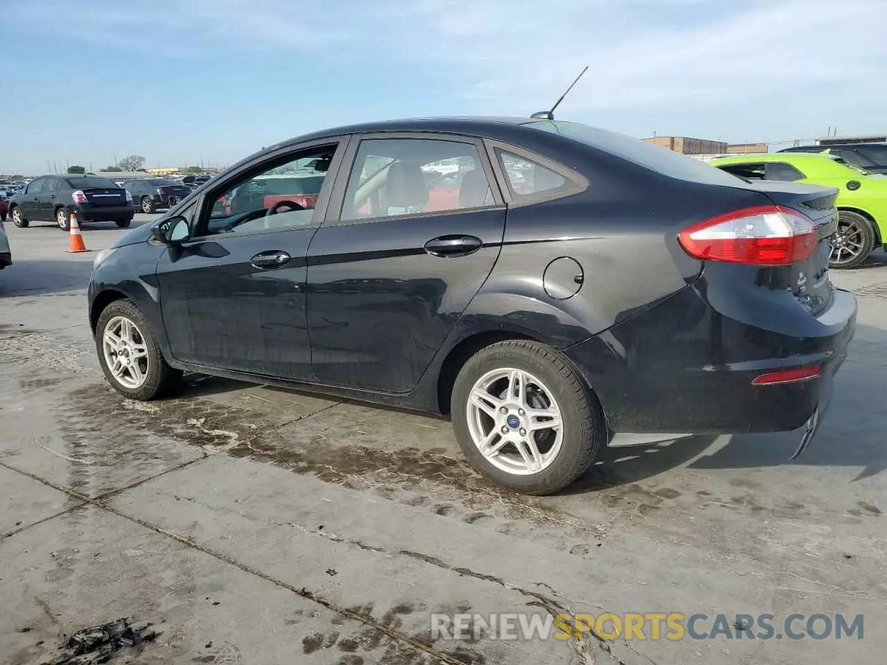 2 fotografías del automóvil dañado 3FADP4BJ5KM163582 FORD FIESTA 2019