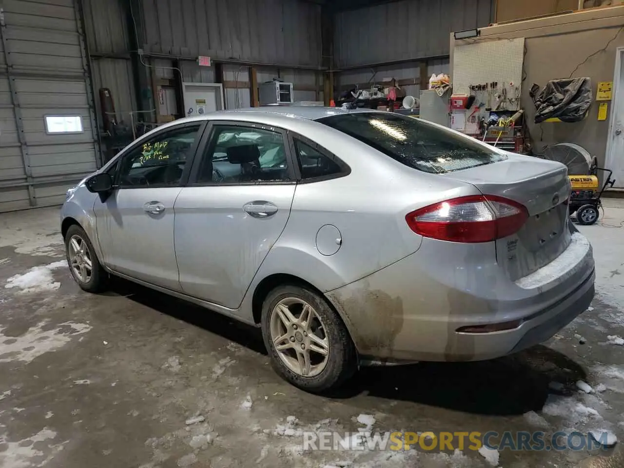 2 fotografías del automóvil dañado 3FADP4BJ6KM142465 FORD FIESTA 2019