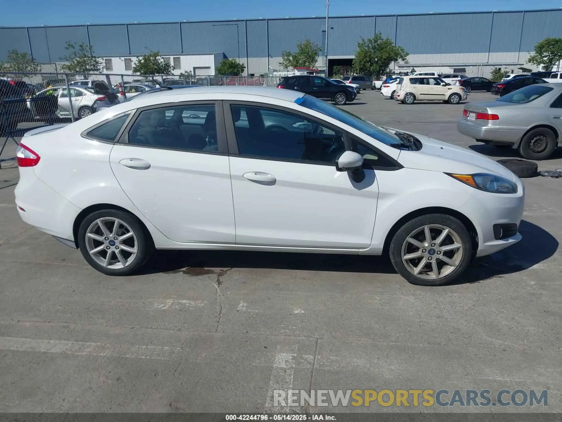 14 fotografías del automóvil dañado 3FADP4BJ6KM143891 FORD FIESTA 2019