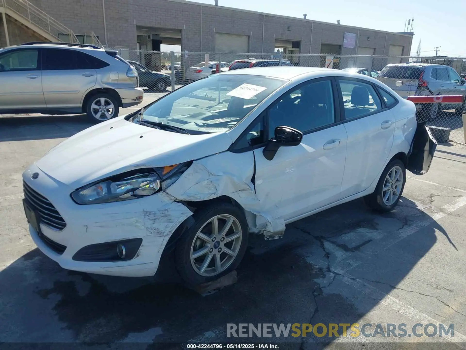 2 fotografías del automóvil dañado 3FADP4BJ6KM143891 FORD FIESTA 2019