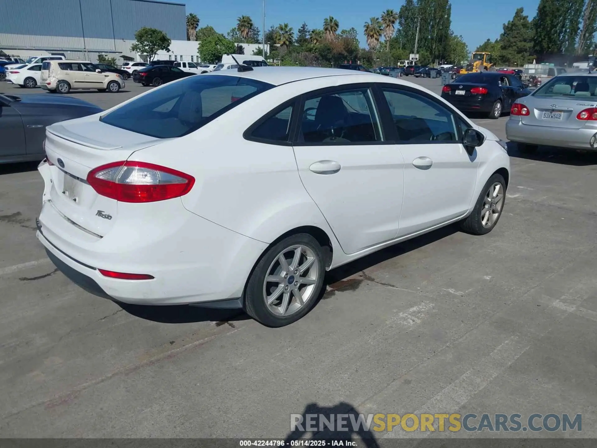 4 fotografías del automóvil dañado 3FADP4BJ6KM143891 FORD FIESTA 2019