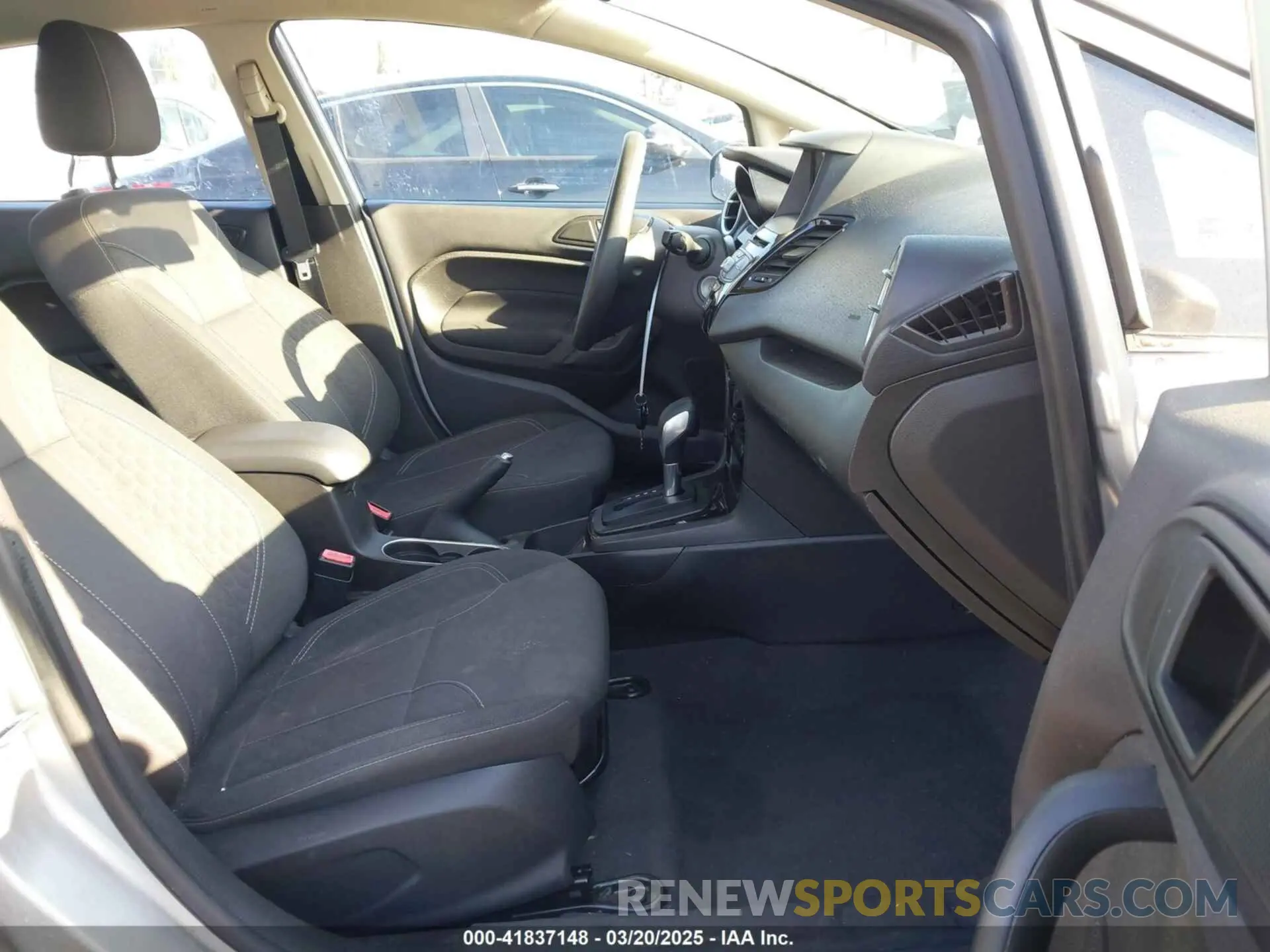 5 fotografías del automóvil dañado 3FADP4BJ6KM150081 FORD FIESTA 2019