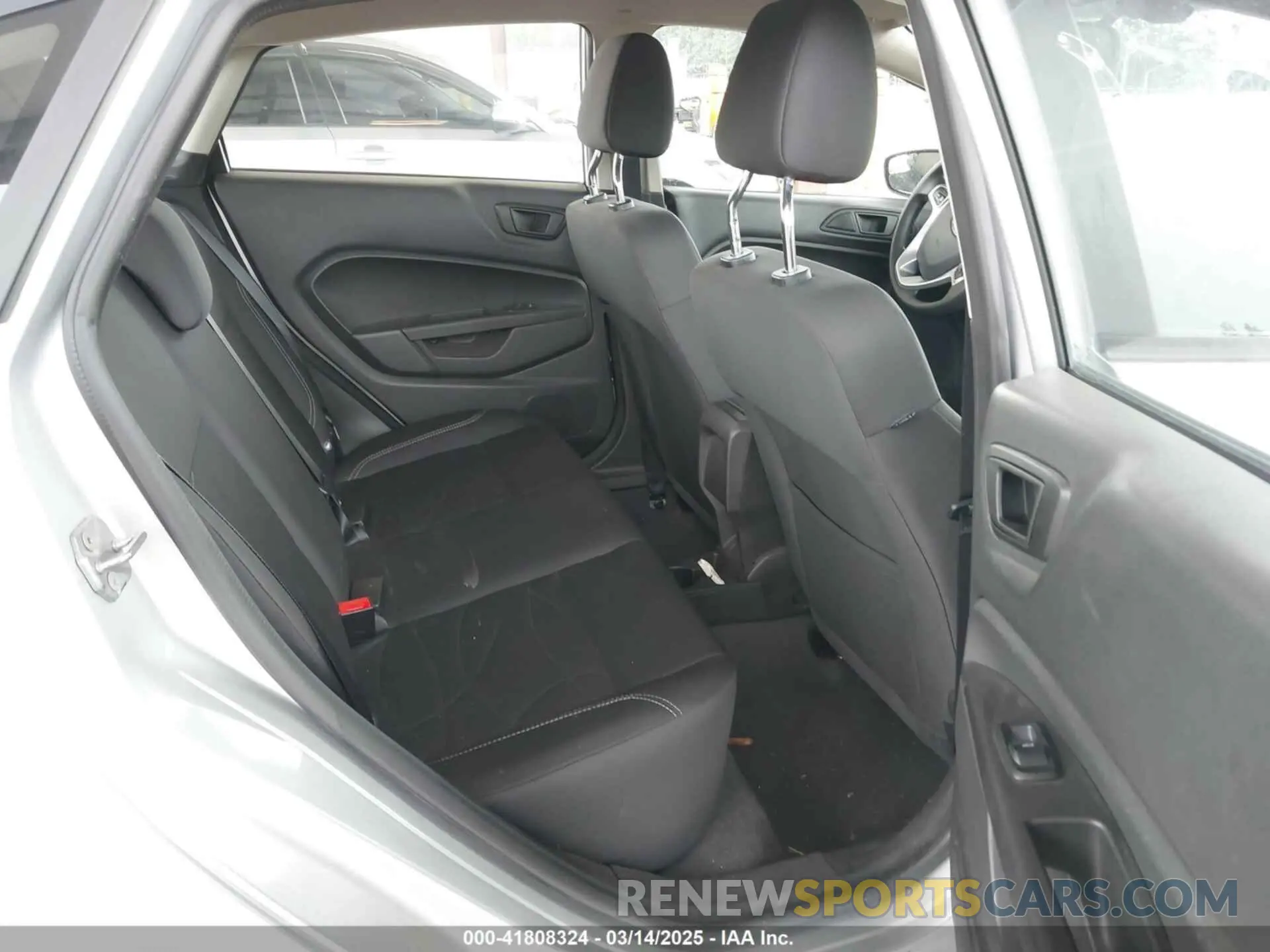 8 fotografías del automóvil dañado 3FADP4BJ9KM135249 FORD FIESTA 2019
