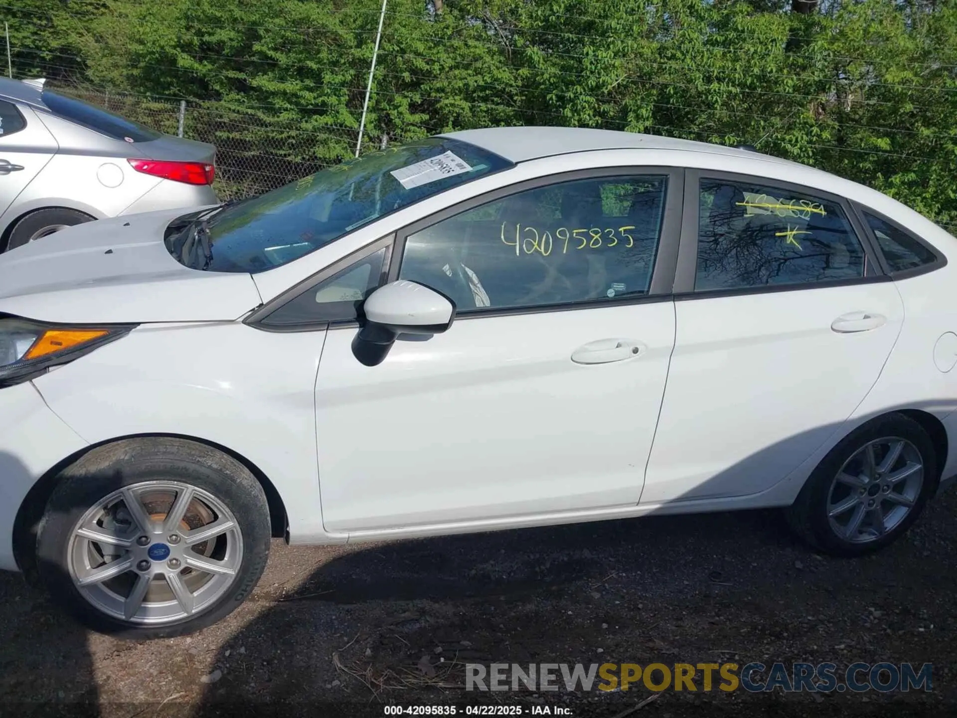 13 fotografías del automóvil dañado 3FADP4BJ9KM136689 FORD FIESTA 2019