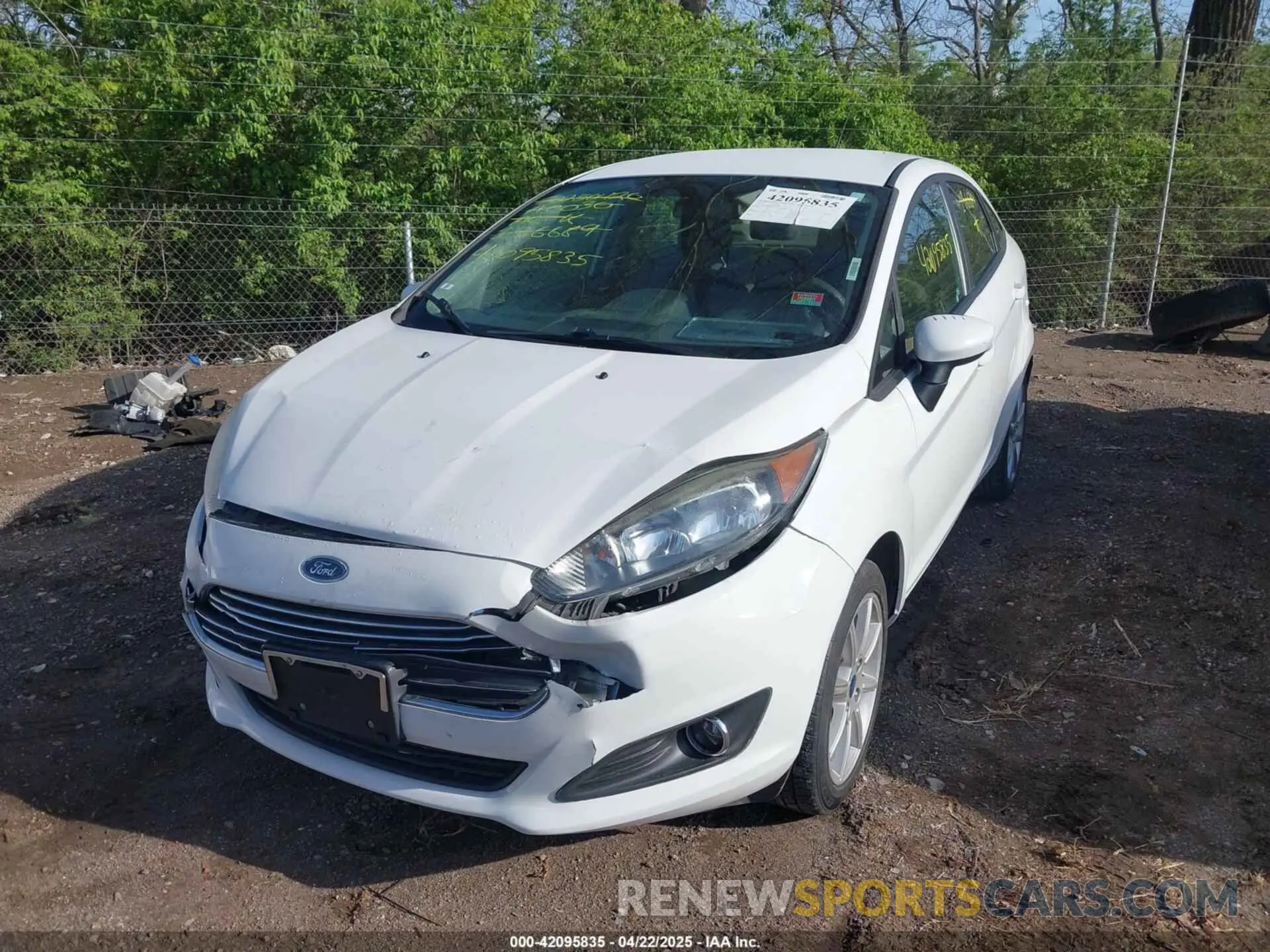 2 fotografías del automóvil dañado 3FADP4BJ9KM136689 FORD FIESTA 2019