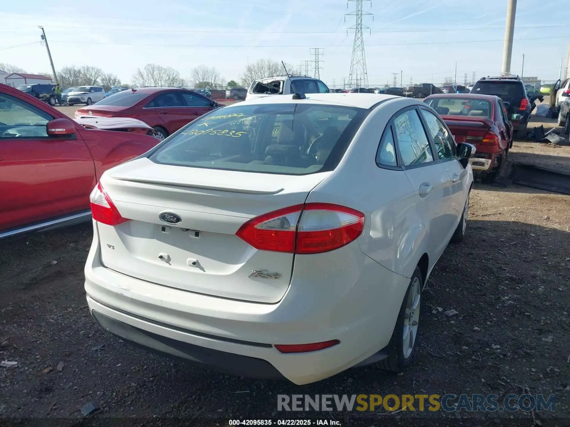 4 fotografías del automóvil dañado 3FADP4BJ9KM136689 FORD FIESTA 2019